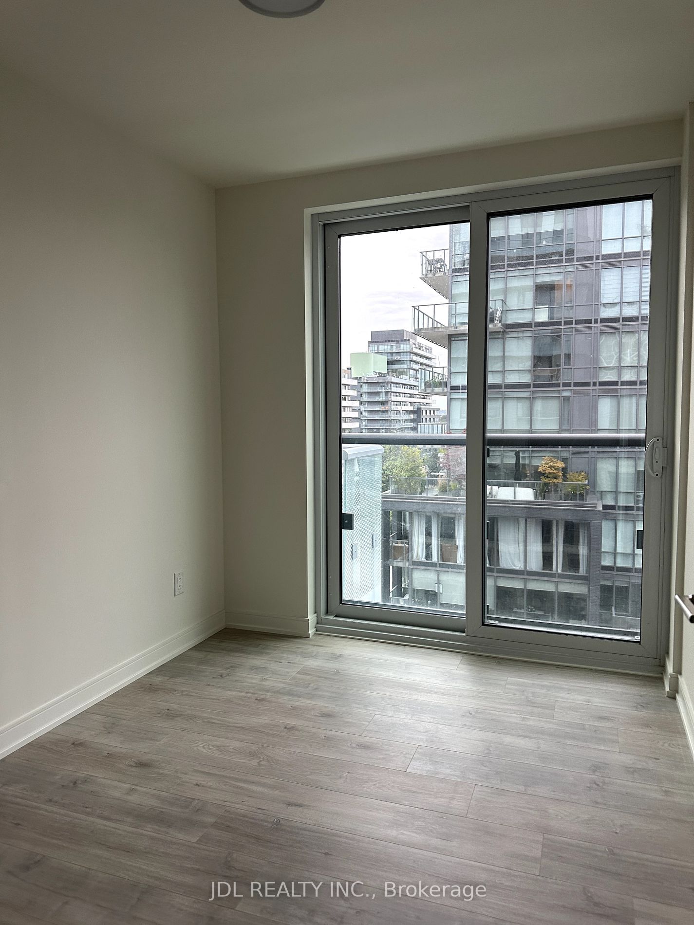 425 Front St E, unit 807 for rent