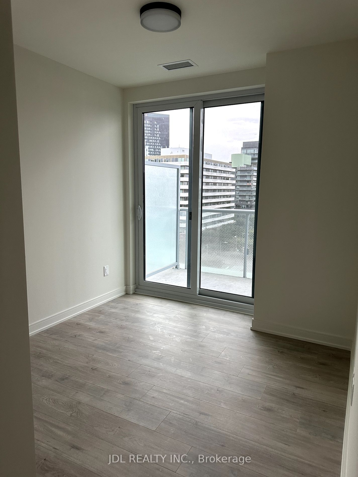 425 Front St E, unit 807 for rent