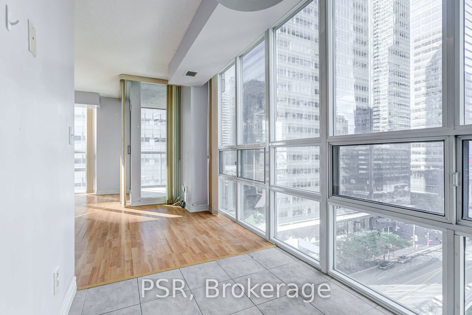 30 Grand Trunk Cres, unit 1106 for rent