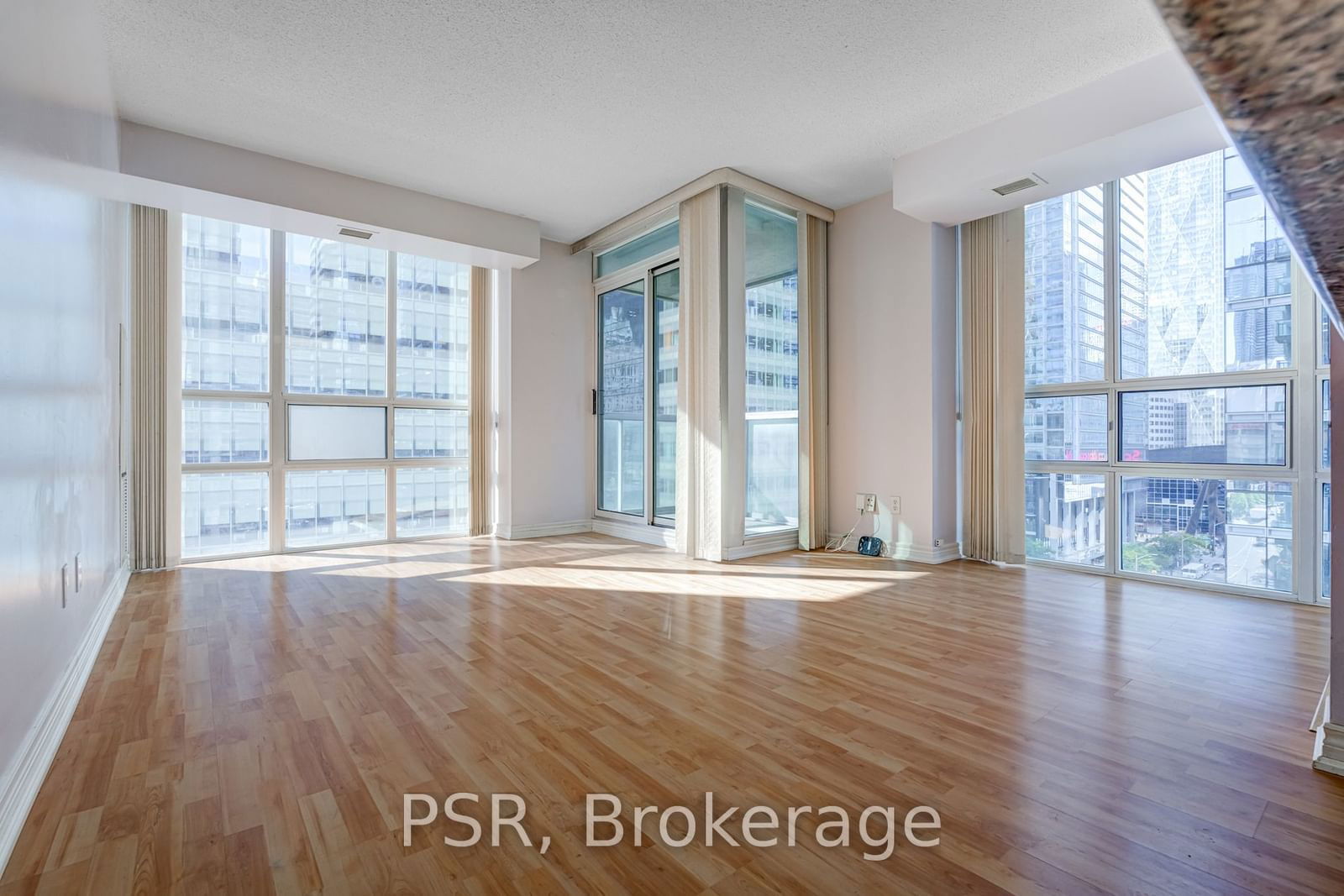 30 Grand Trunk Cres, unit 1106 for rent