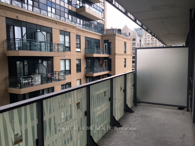 42 Charles St E, unit 1406 for rent