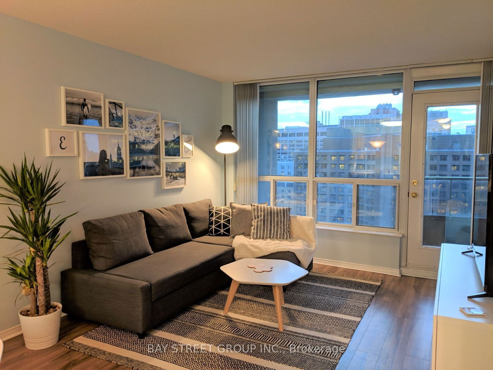 750 Bay St, unit 2206 for rent