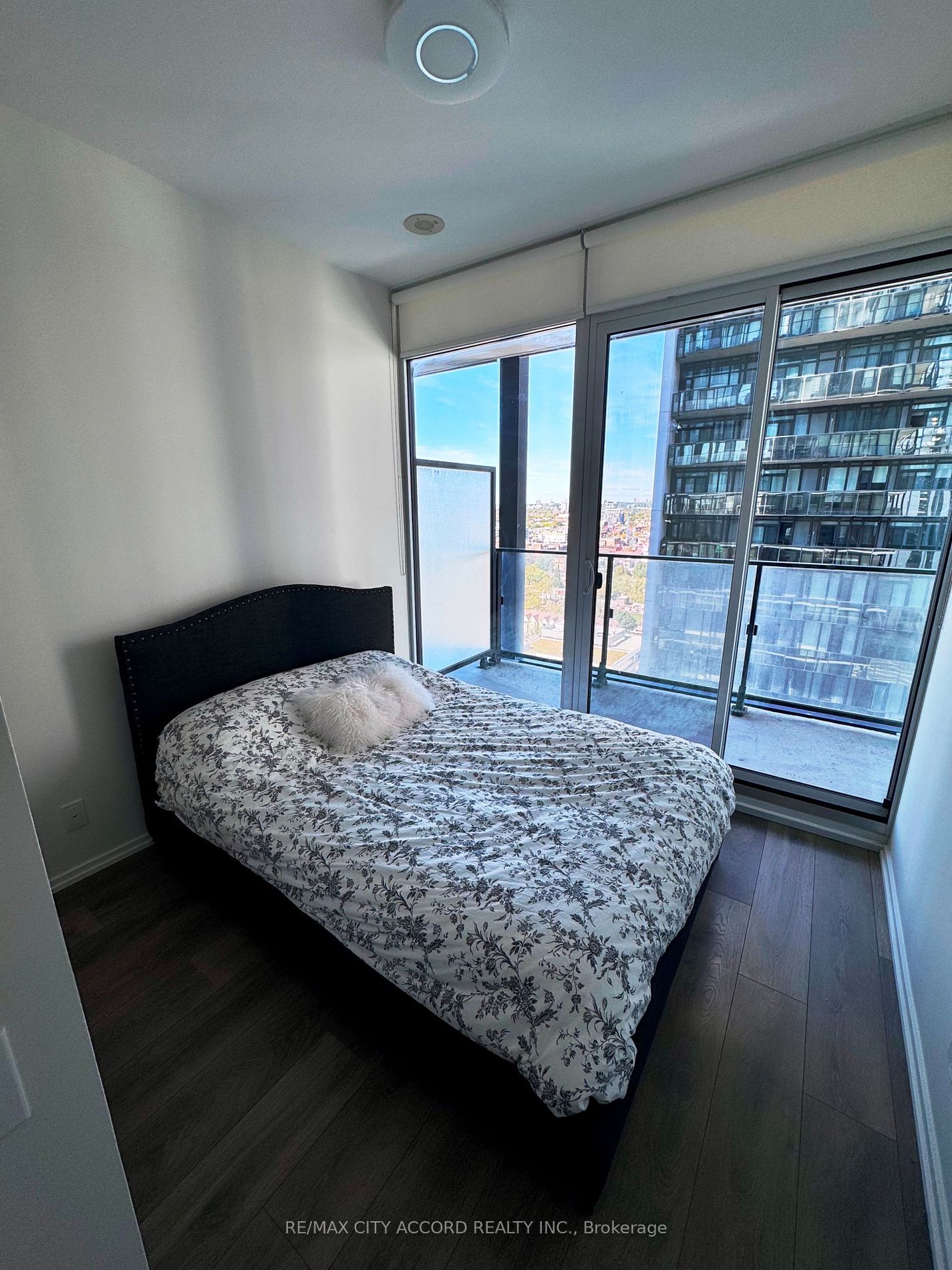 125 Peter St, unit 1908 for rent