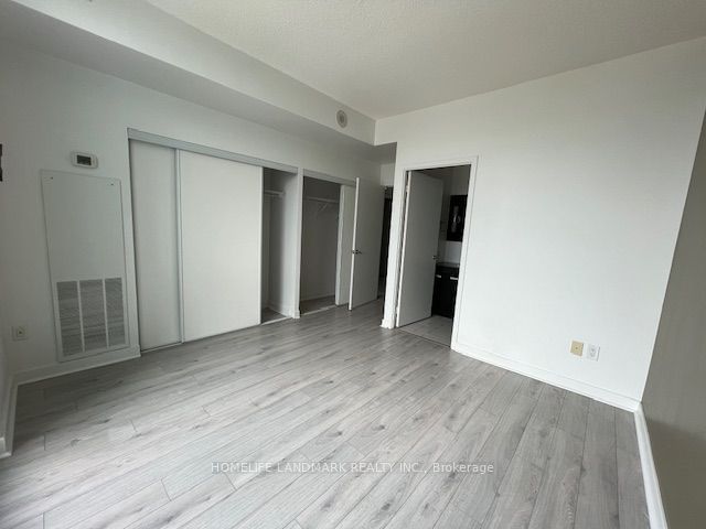 33 Singer Crt, unit 3002 for rent