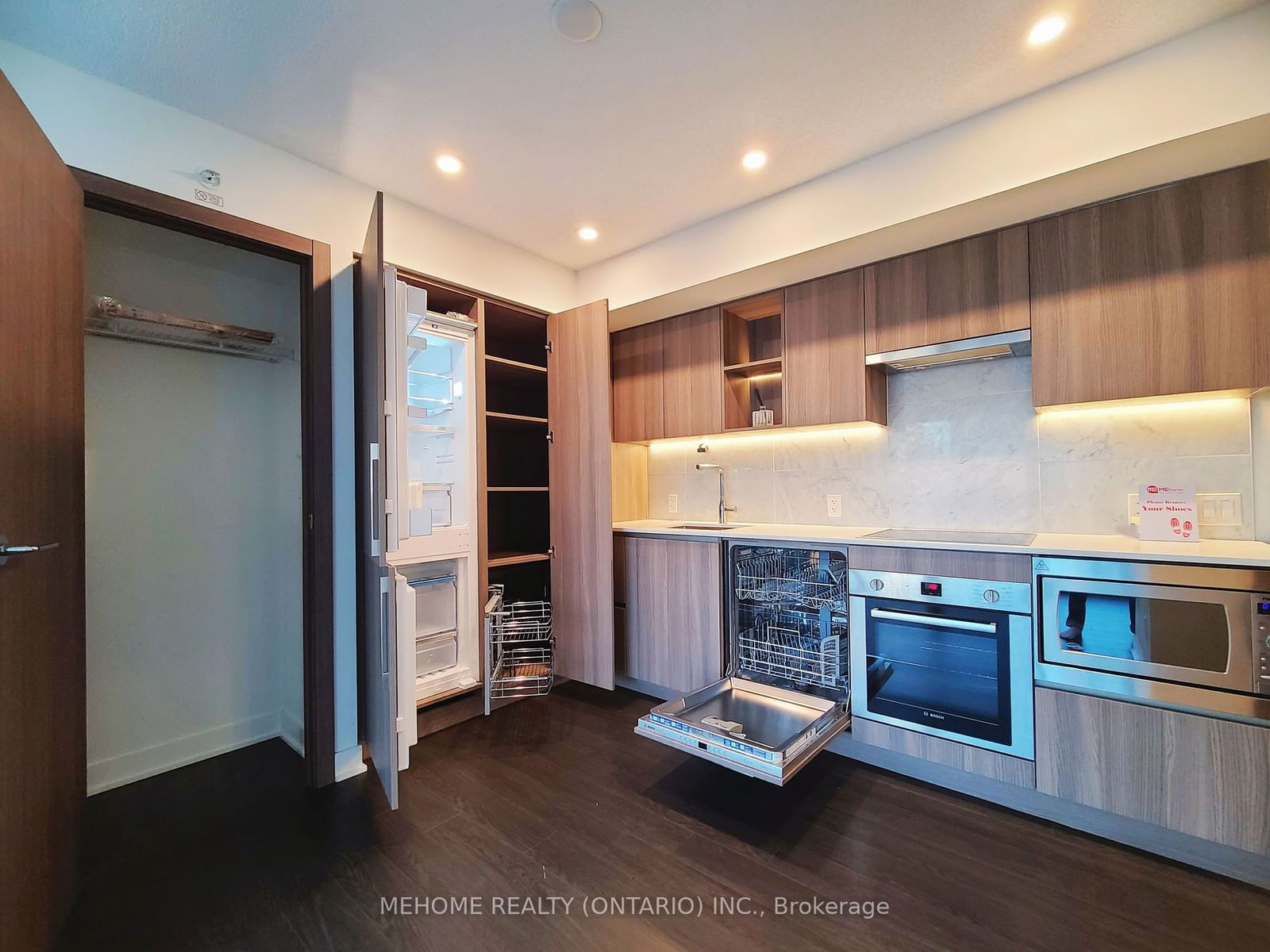 19 Bathurst St, unit 2305 for rent