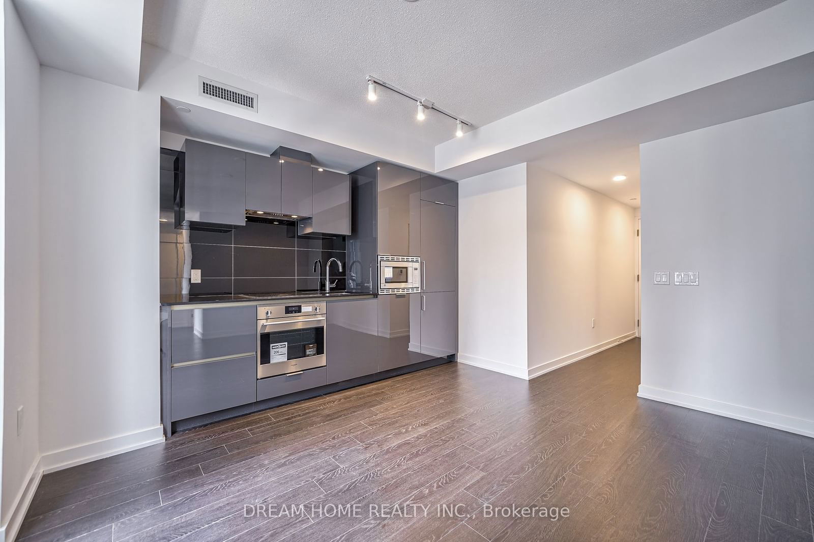 234 Simcoe St, unit 1003 for rent