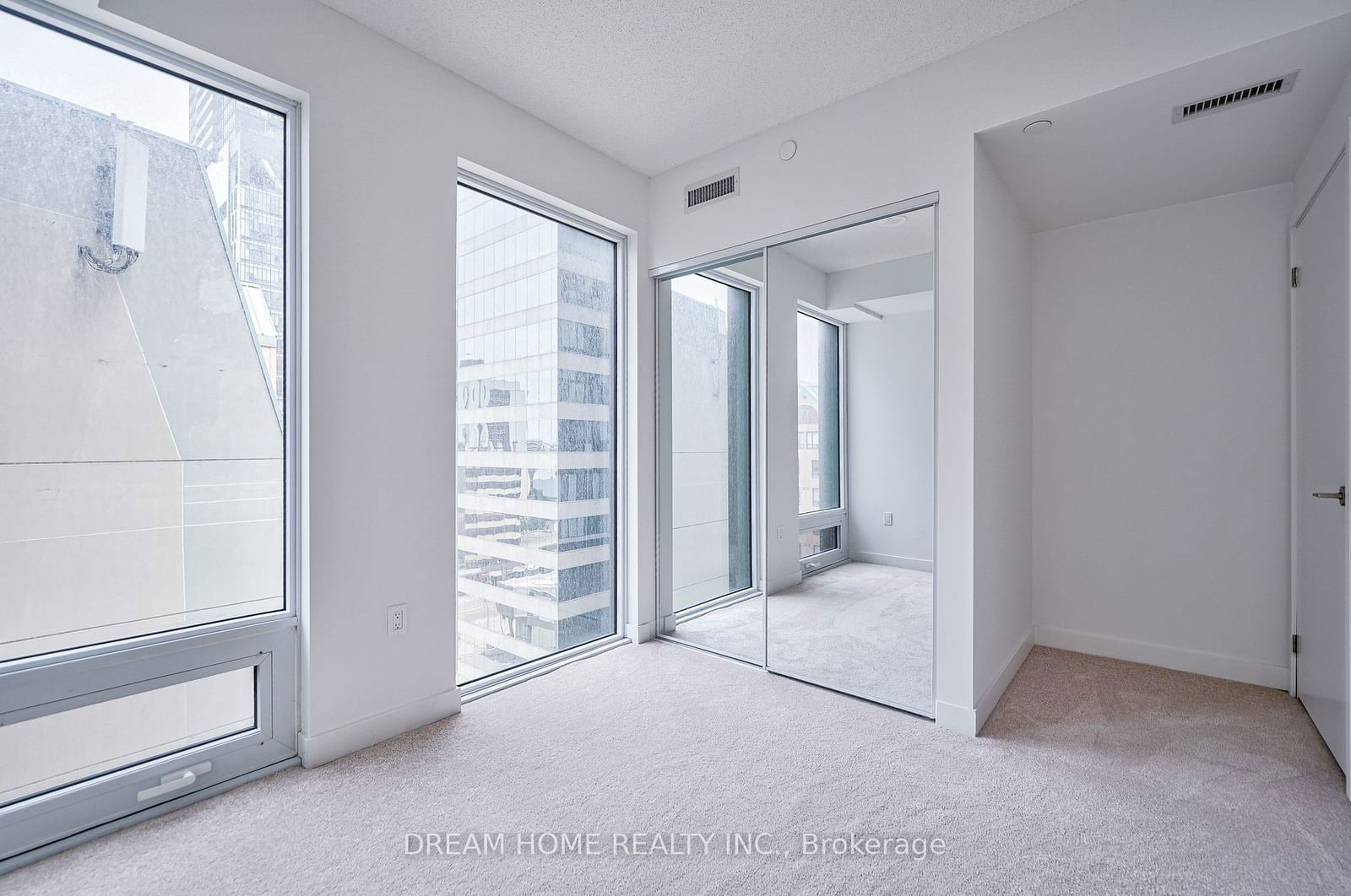 234 Simcoe St, unit 1003 for rent