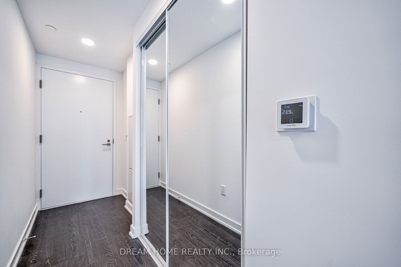 234 Simcoe St, unit 1003 for rent