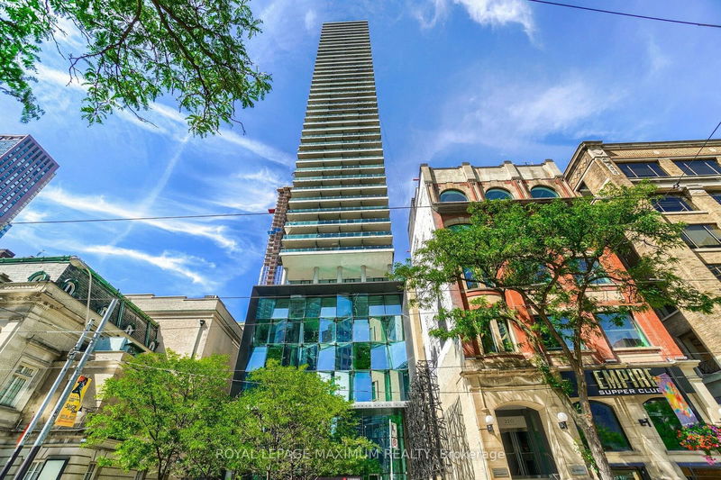 224 King St W, unit 3704 for rent