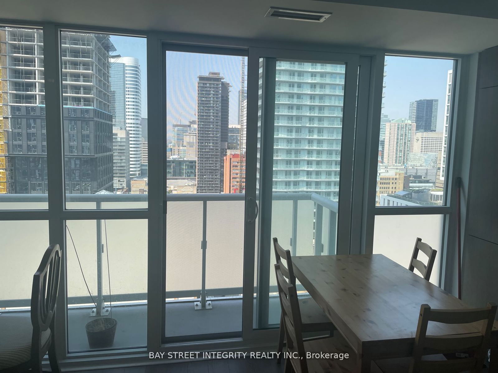 77 Mutual St, unit 2205 for rent