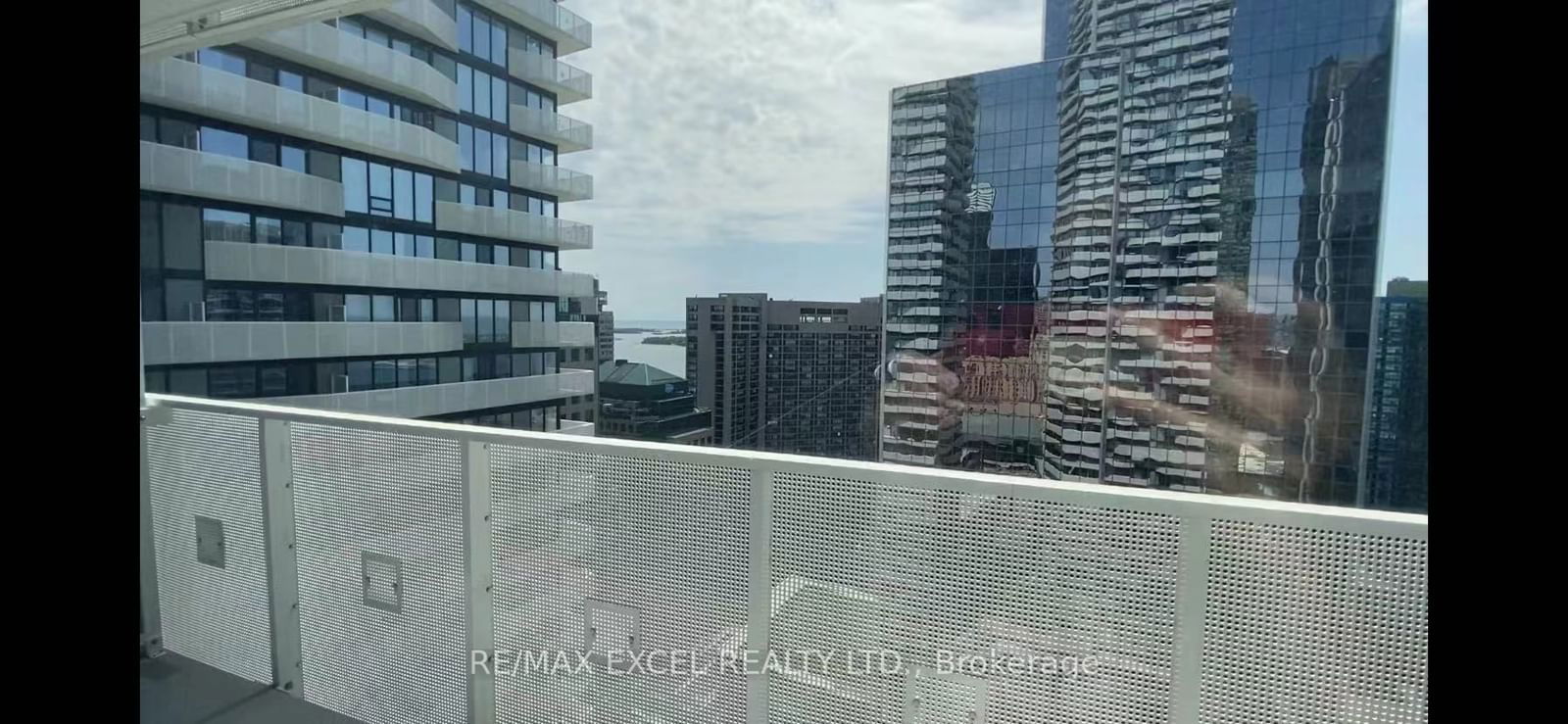 100 Harbour St, unit 3208 for rent