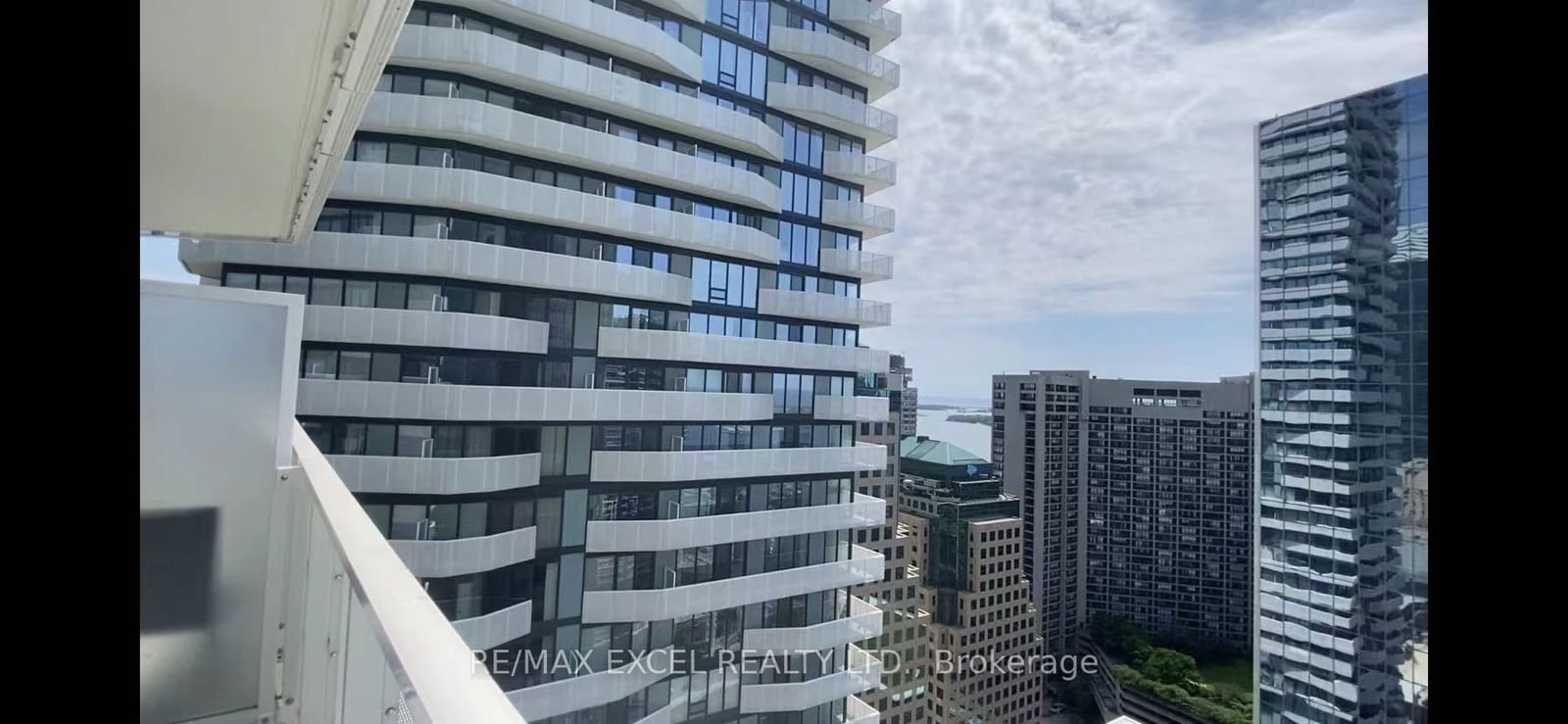 100 Harbour St, unit 3208 for rent