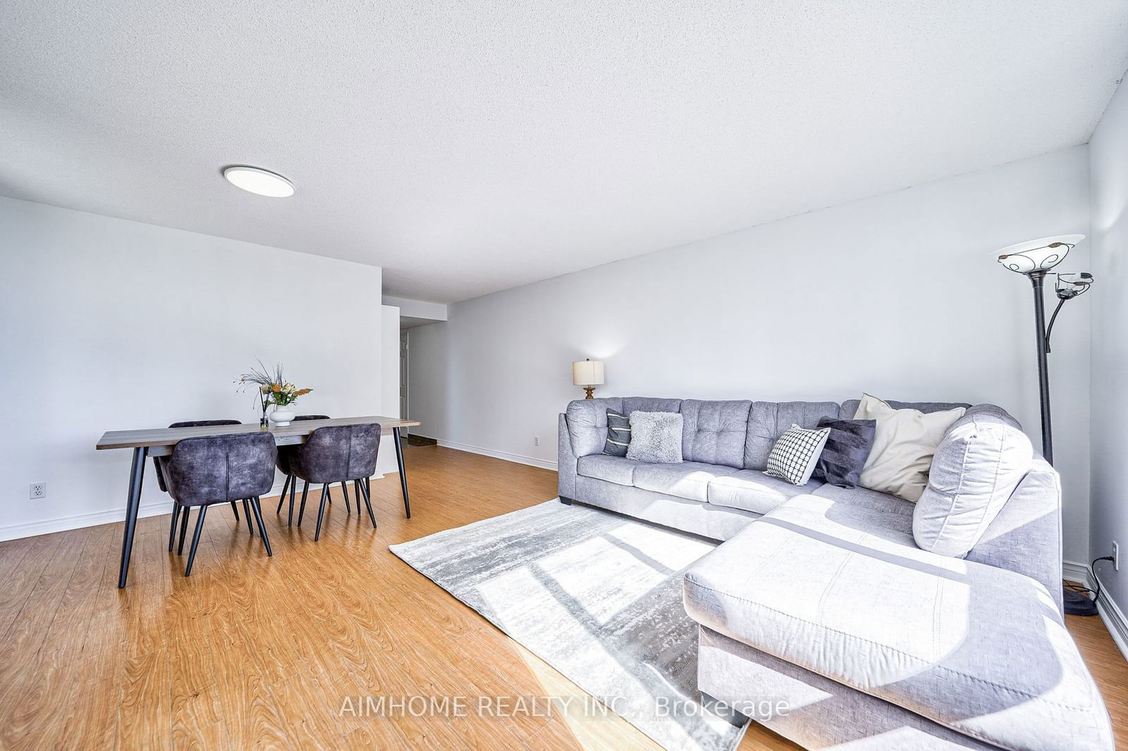 256 Doris Ave, unit 710 for sale