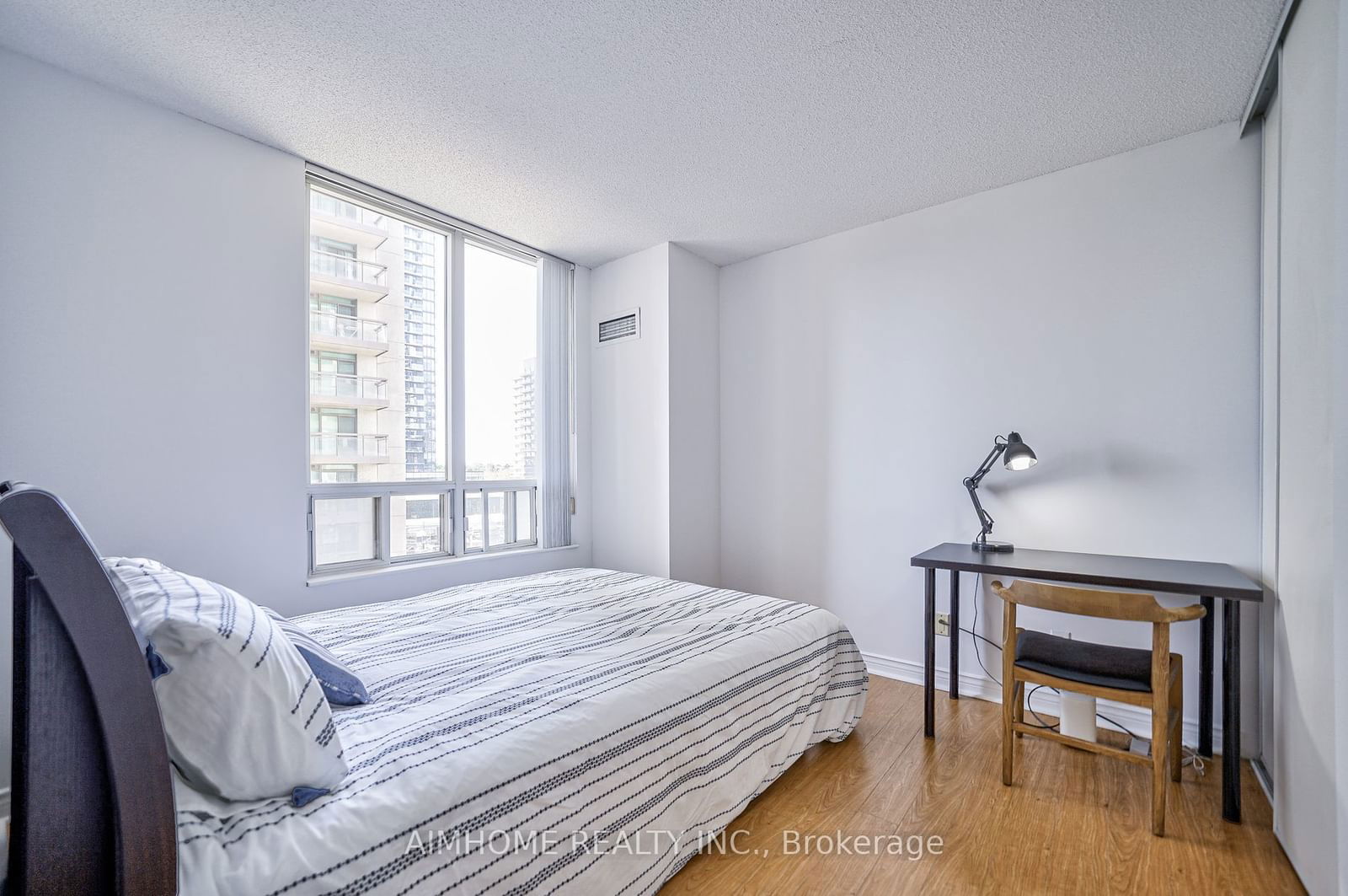 256 Doris Ave, unit 710 for sale