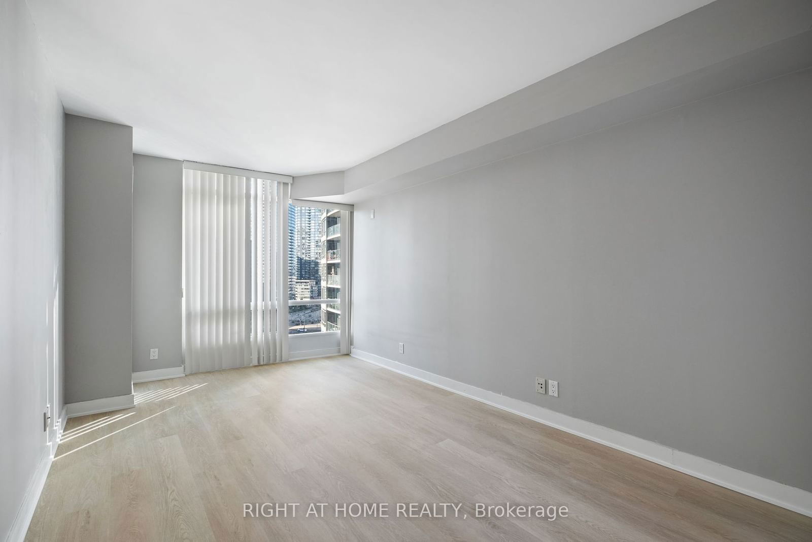 361 Front St W, unit 1607 for rent