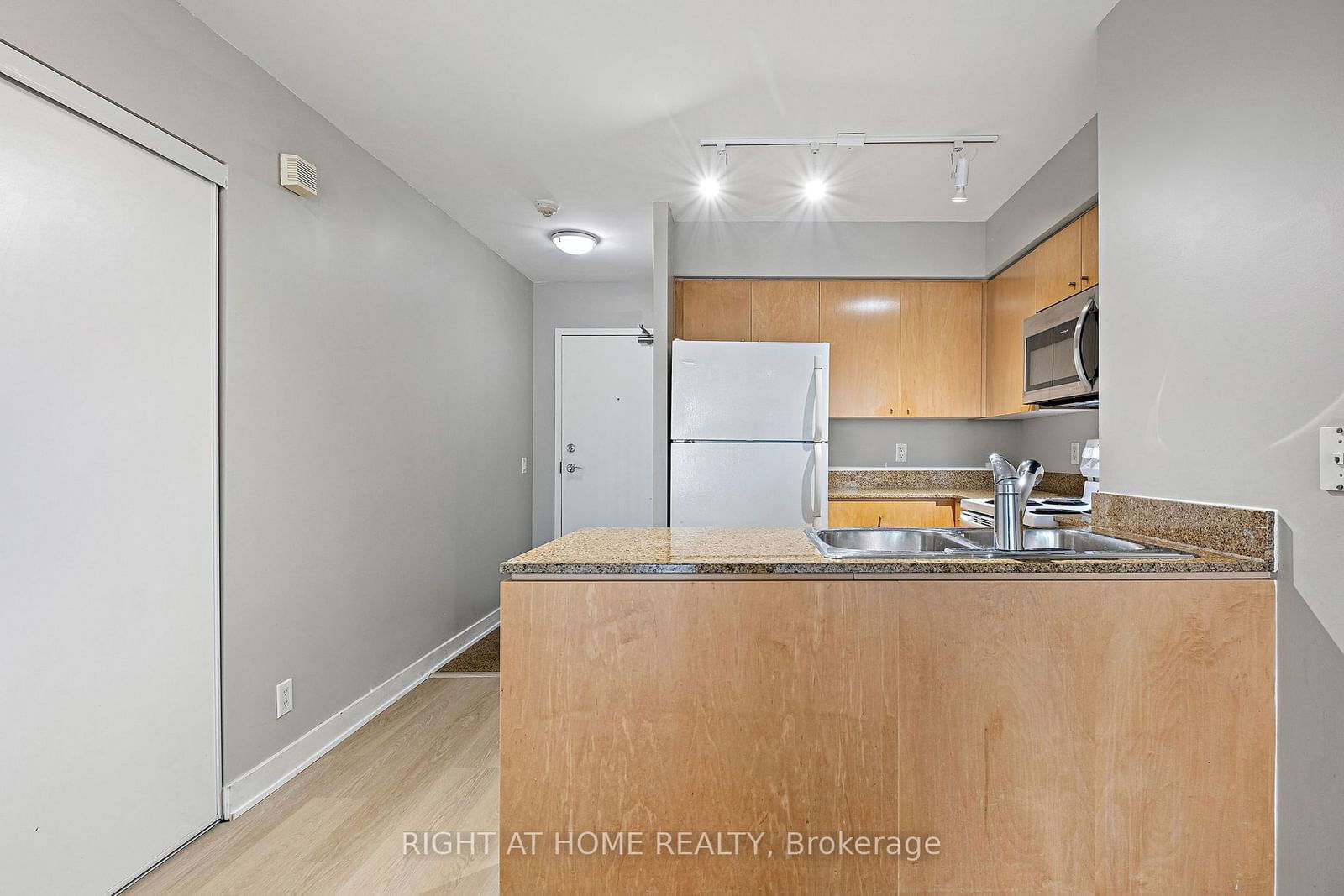 361 Front St W, unit 1607 for rent