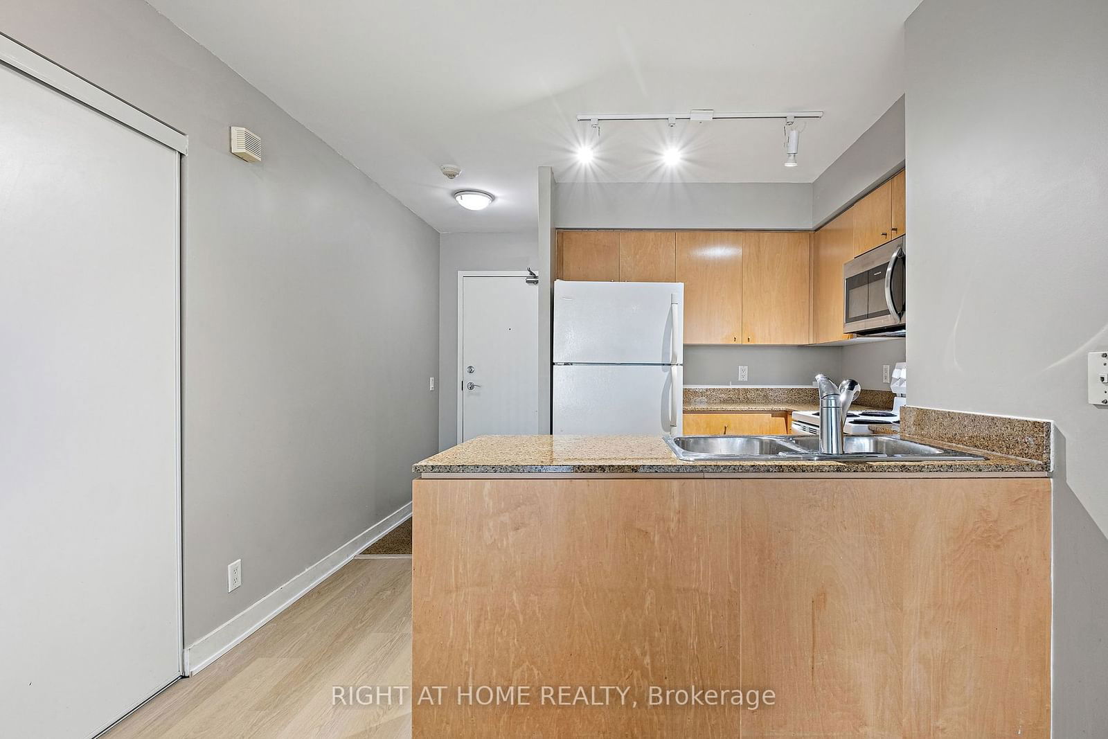 361 Front St W, unit 1607 for rent