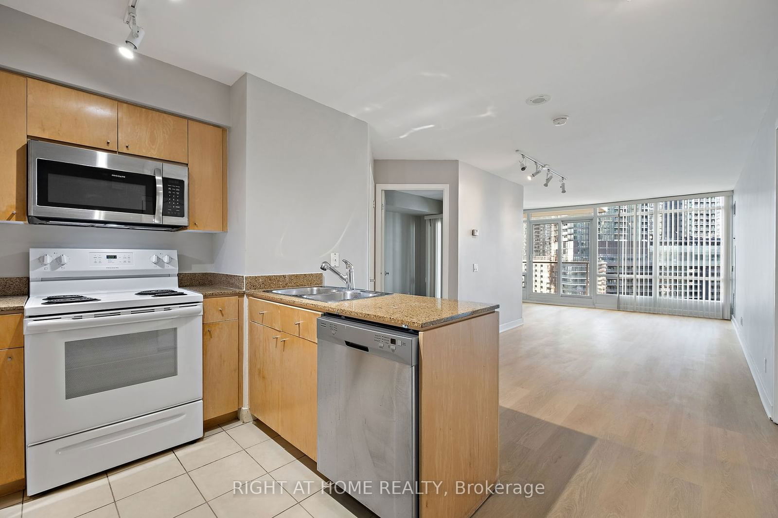 361 Front St W, unit 1607 for rent