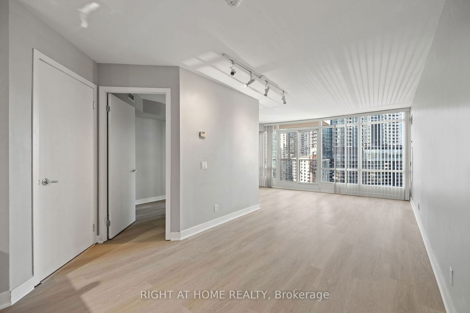 361 Front St W, unit 1607 for rent