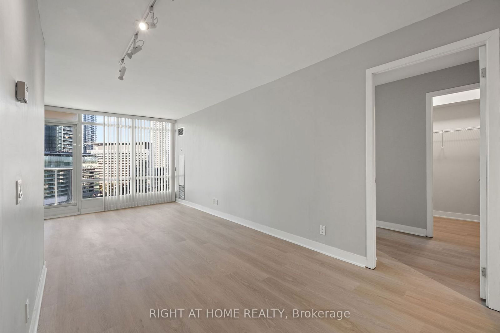 361 Front St W, unit 1607 for rent