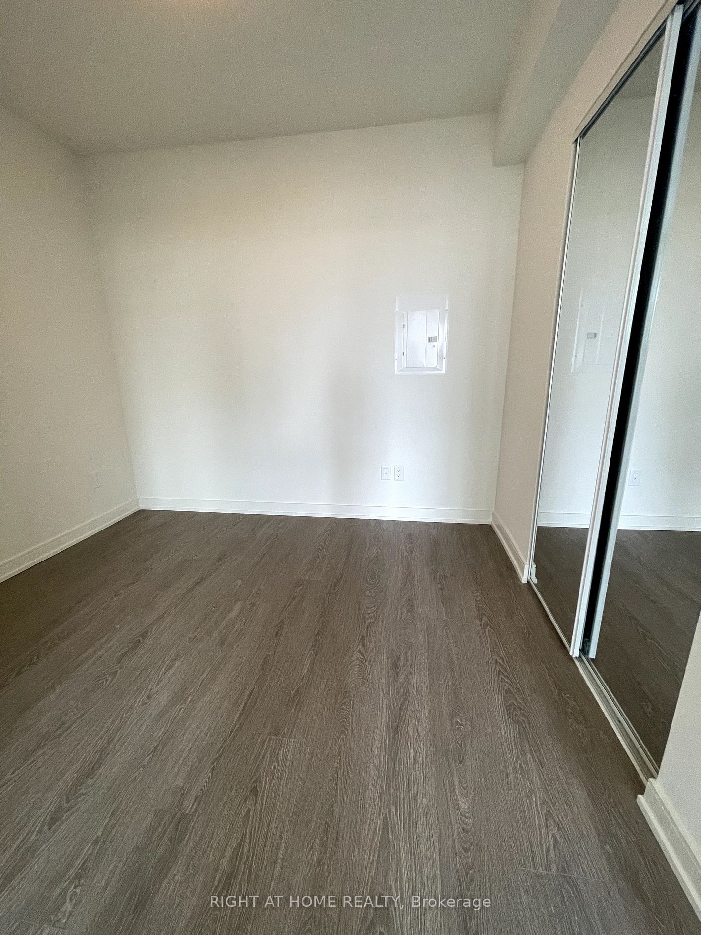 425 Front St E, unit 507 for rent