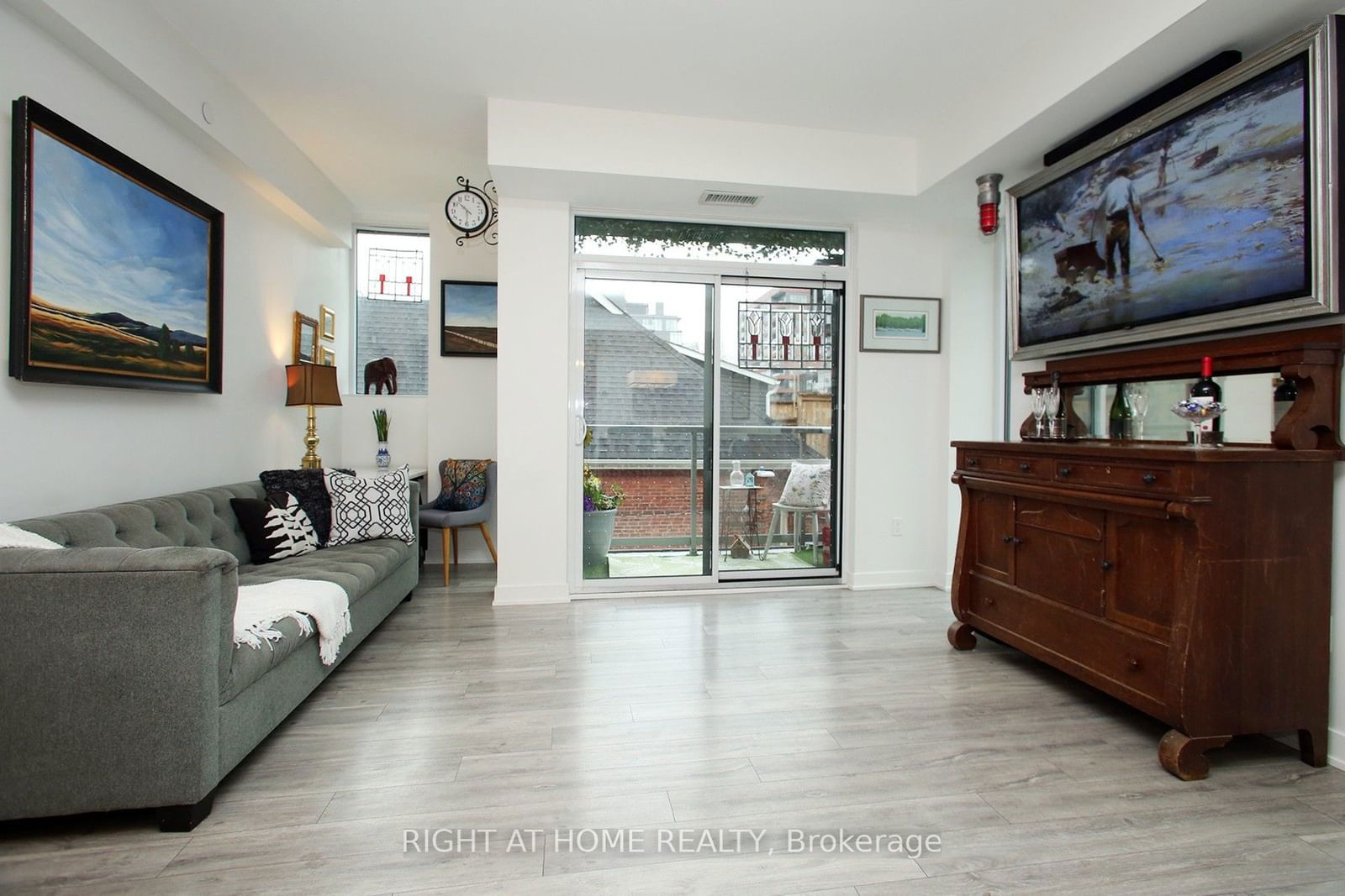 106 Dovercourt Rd, unit 320 for rent