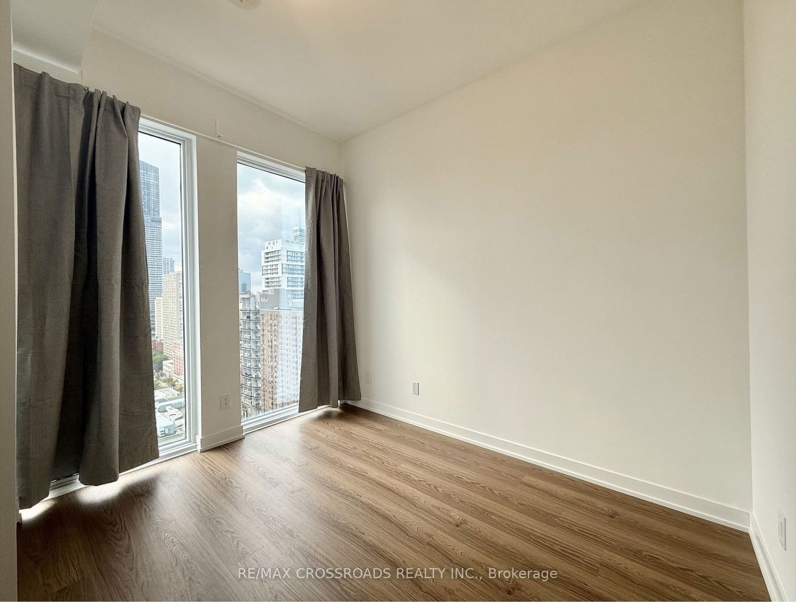 319 Jarvis St, unit 2705 for rent