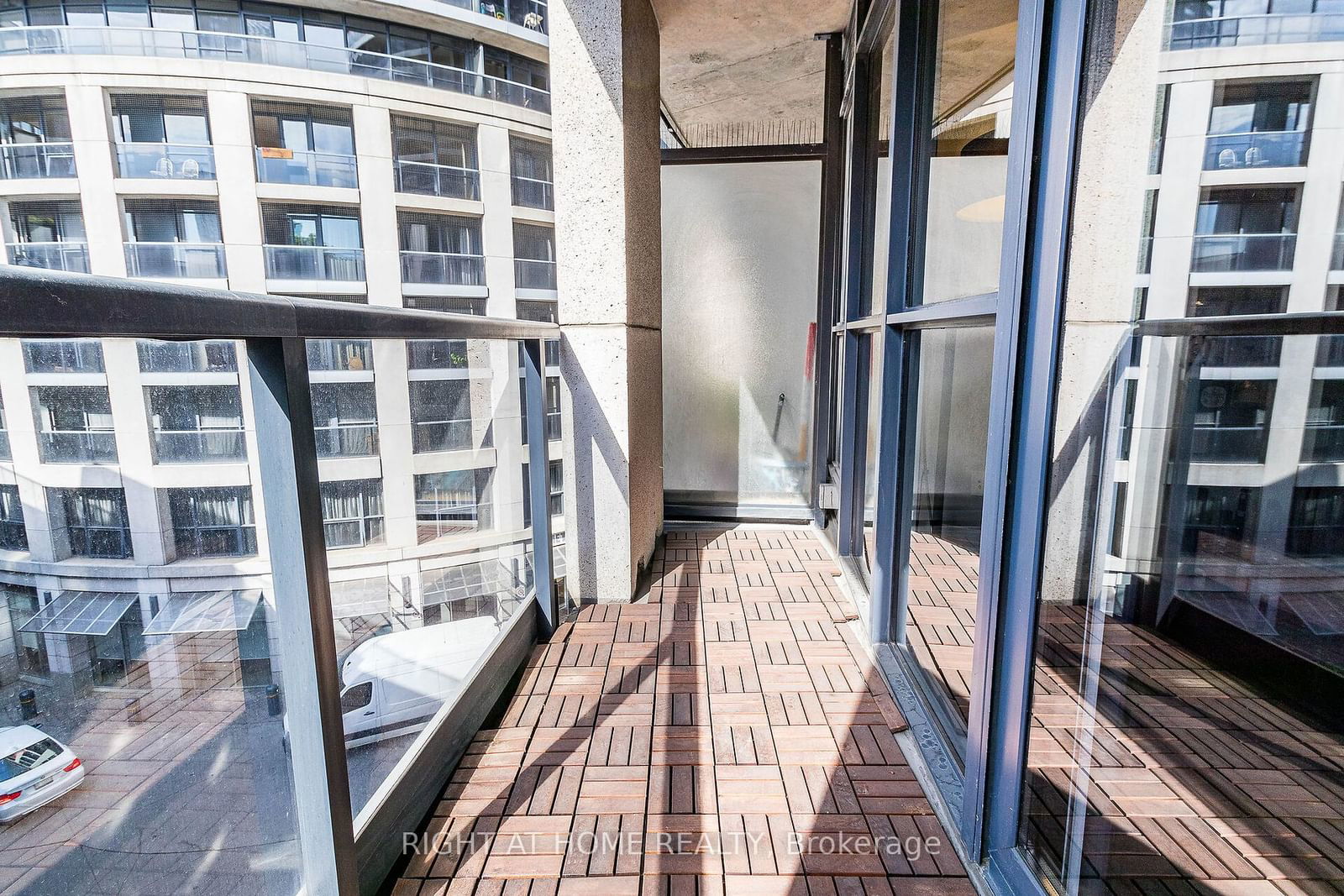 25 Carlton St, unit 406 for sale