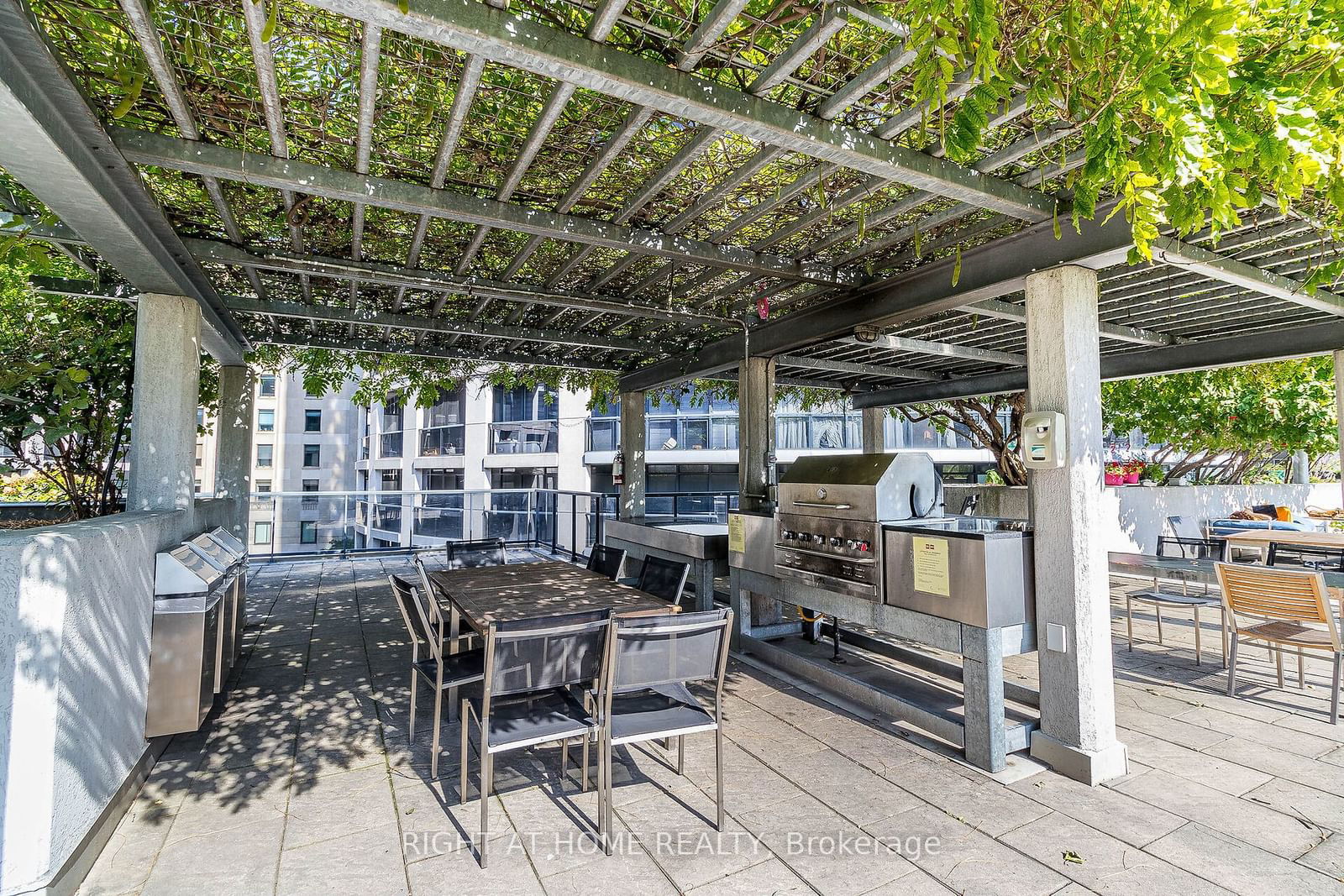 25 Carlton St, unit 406 for sale