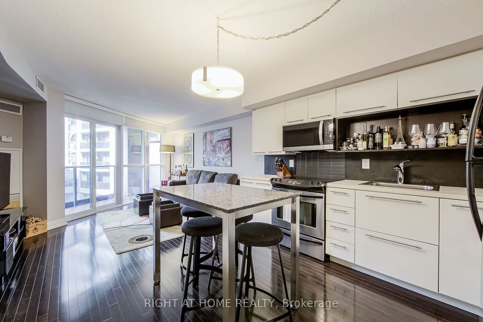 25 Carlton St, unit 406 for sale