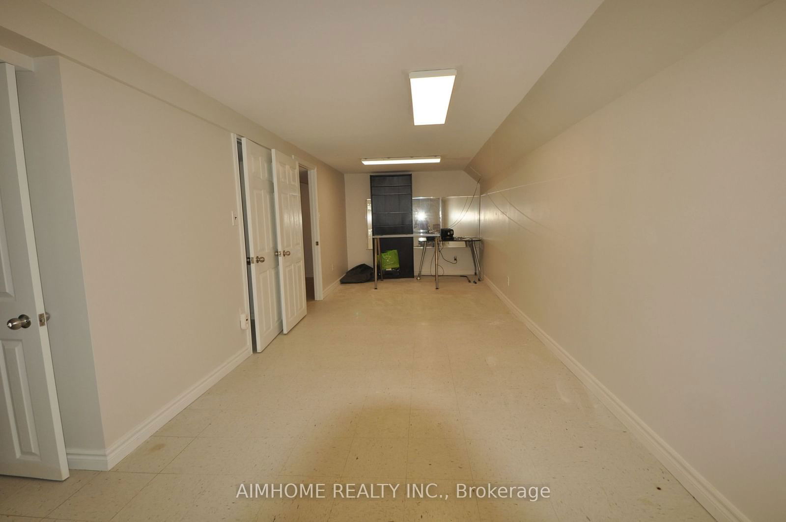 1 Liszt Gate, unit 806 for rent