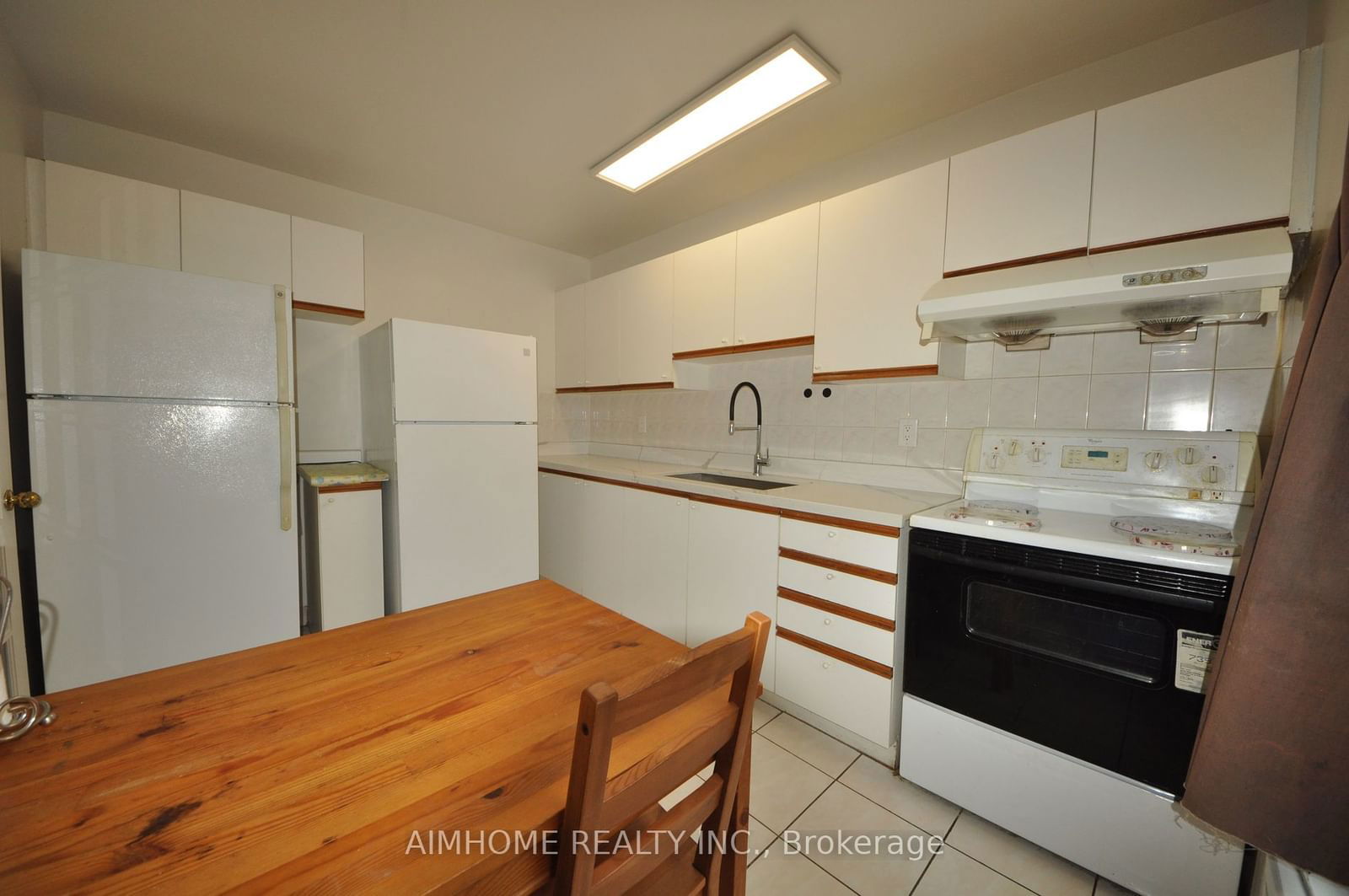 1 Liszt Gate, unit 806 for rent