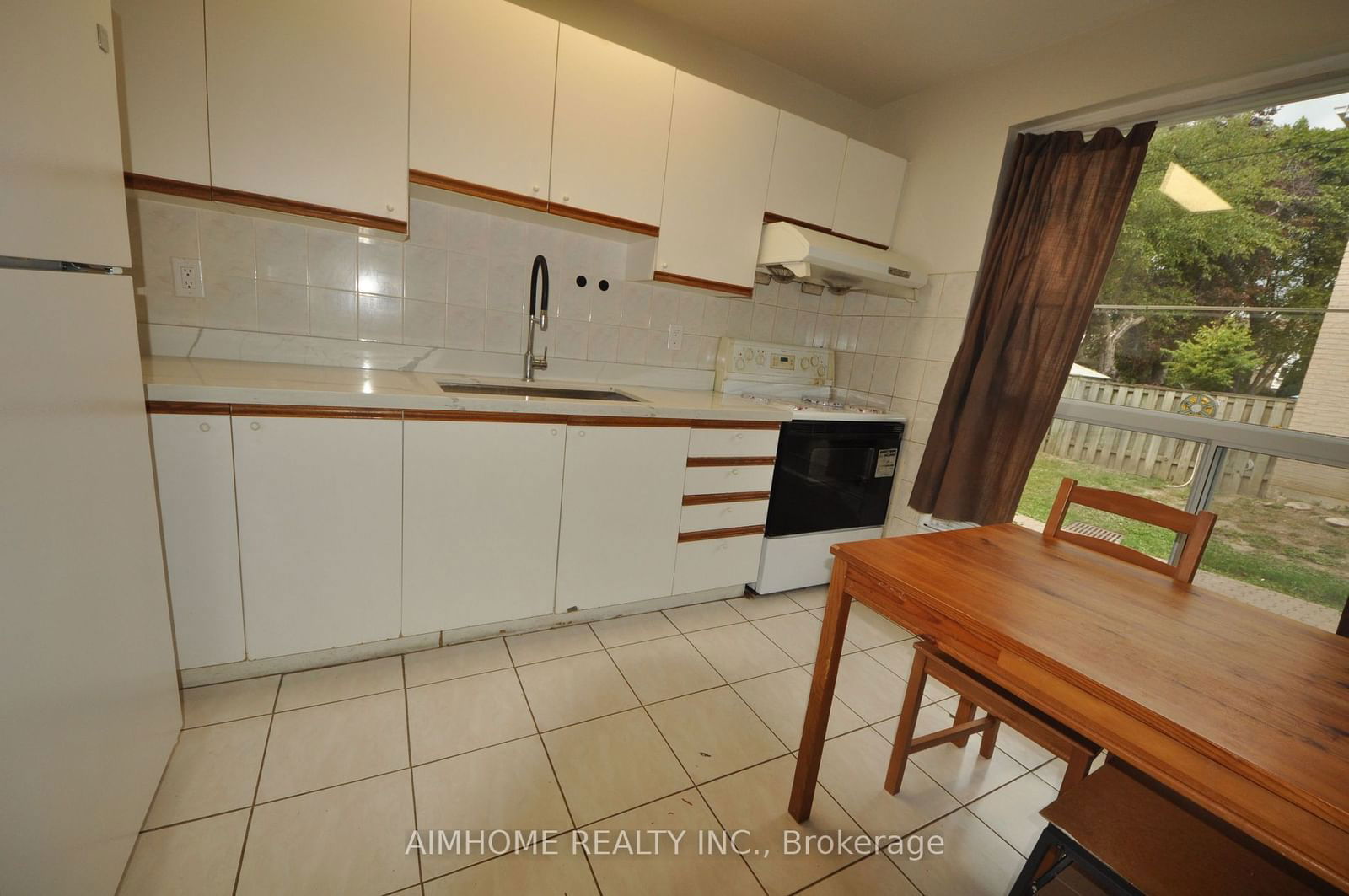 1 Liszt Gate, unit 806 for rent