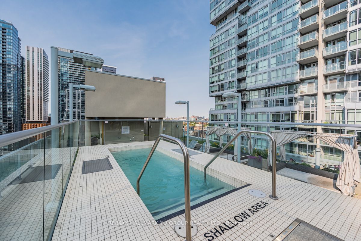 126 Simcoe St, unit 1205 for sale