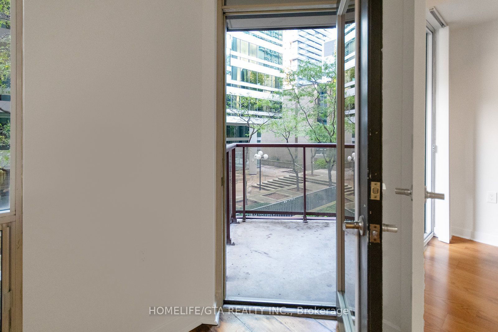 85 Bloor St E, unit 206 for rent