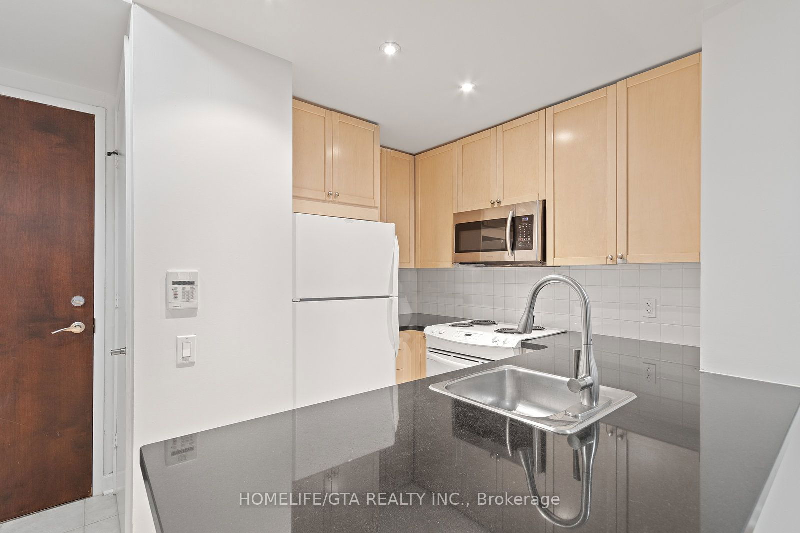 85 Bloor St E, unit 206 for rent