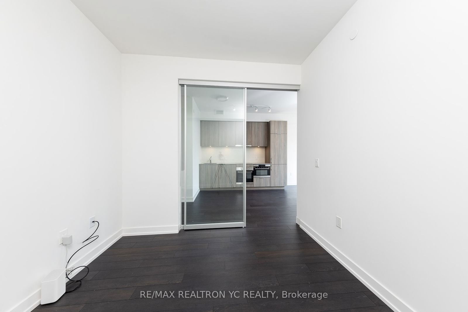 158 Front St E, unit 323 for rent