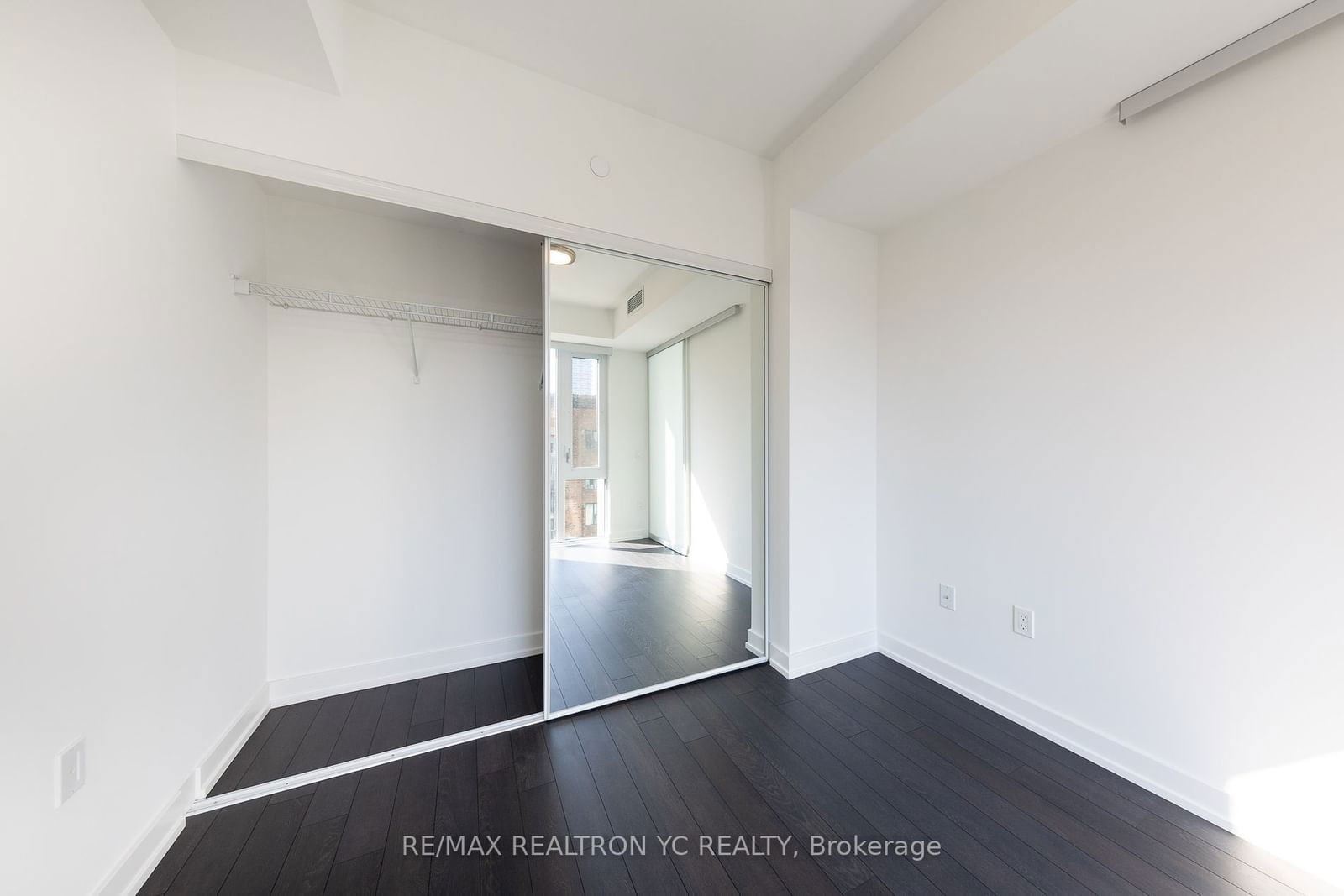 158 Front St E, unit 323 for rent