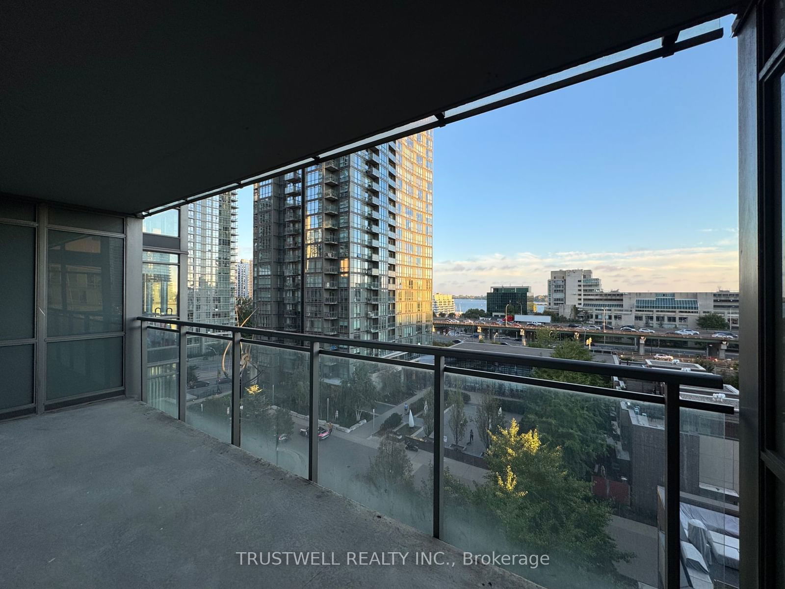 15 Fort York Blvd, unit 811 for rent