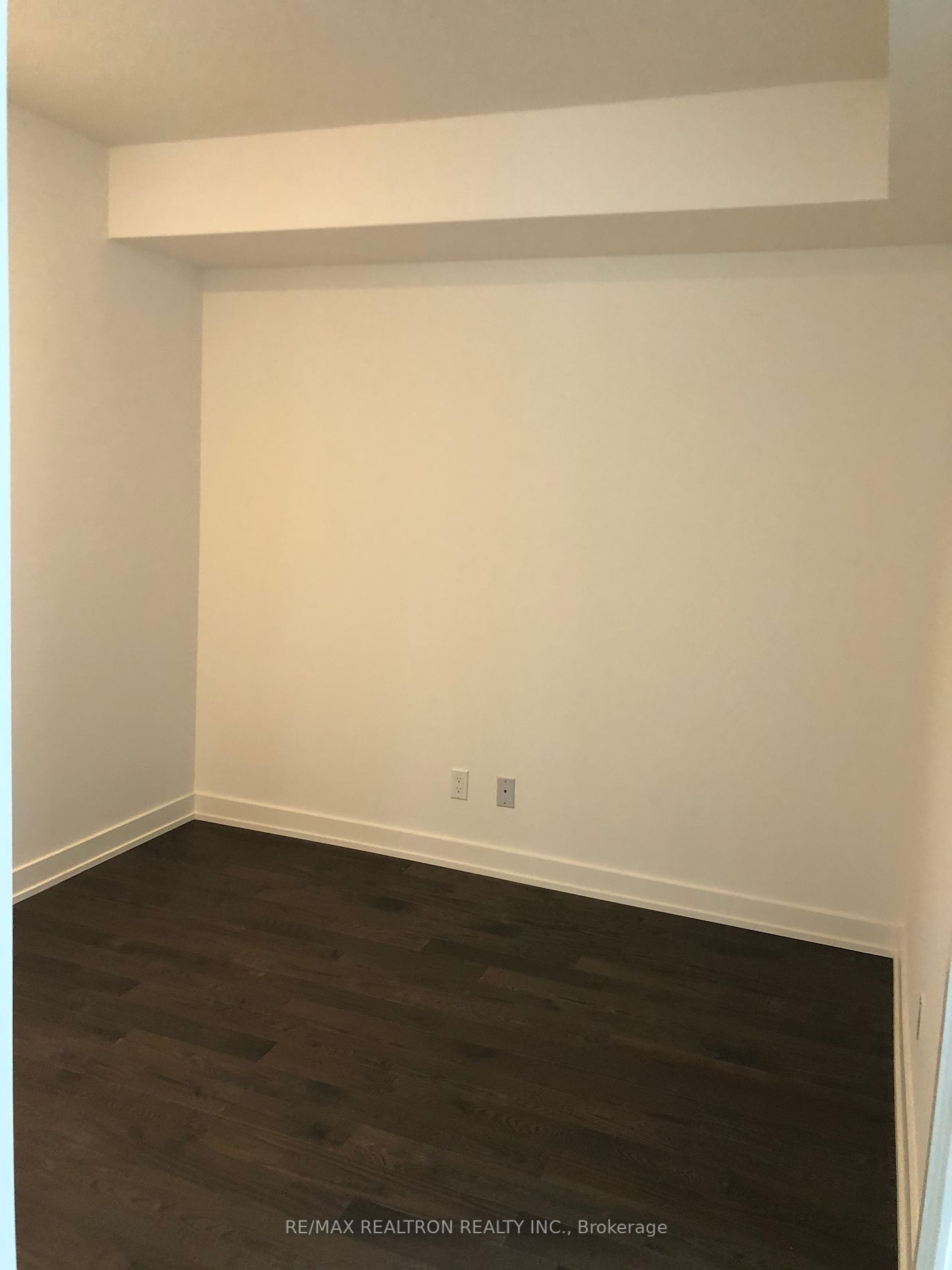 25 Richmond St E, unit 910 for rent