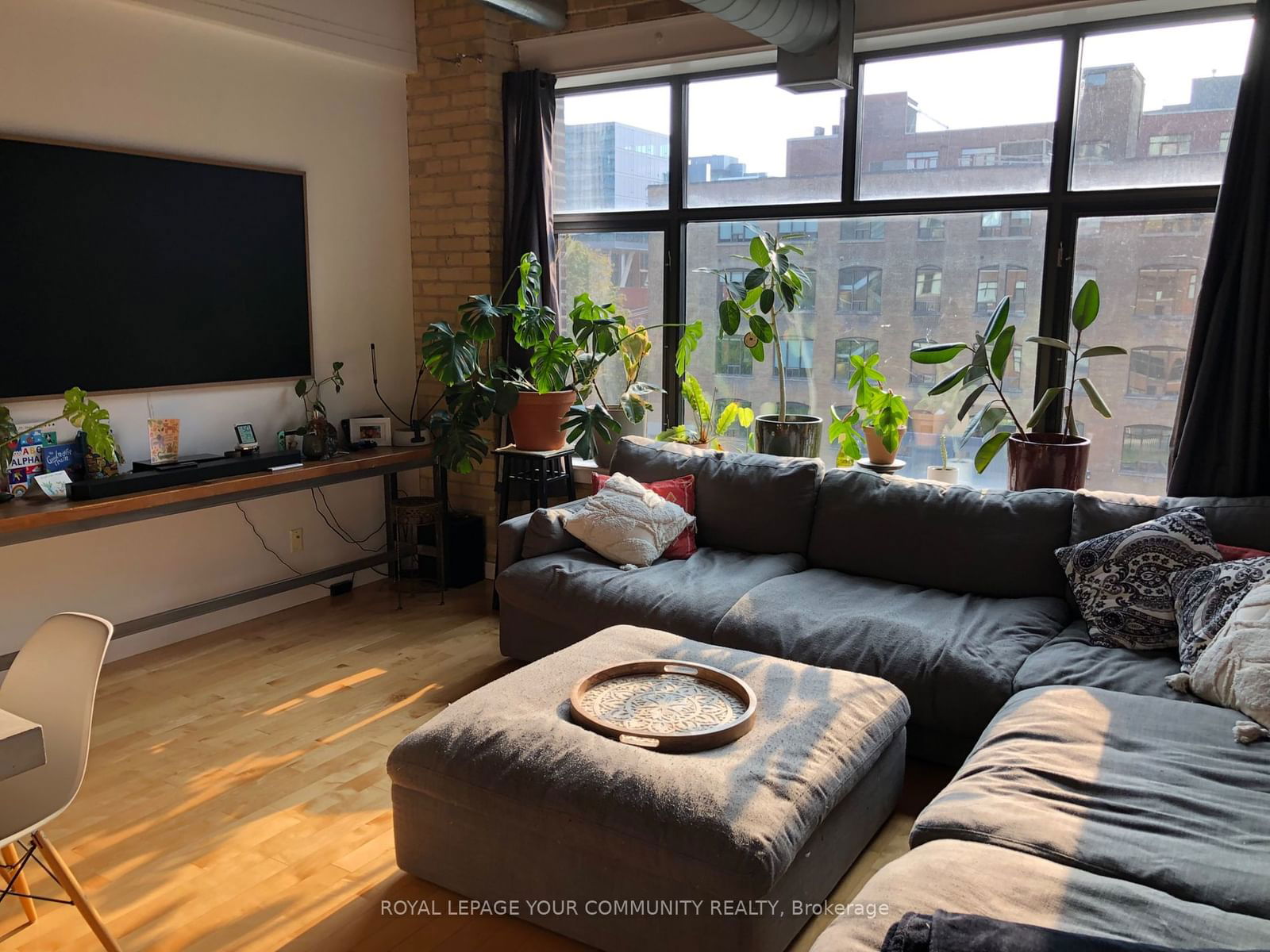 436 Wellington St W, unit 406 for rent