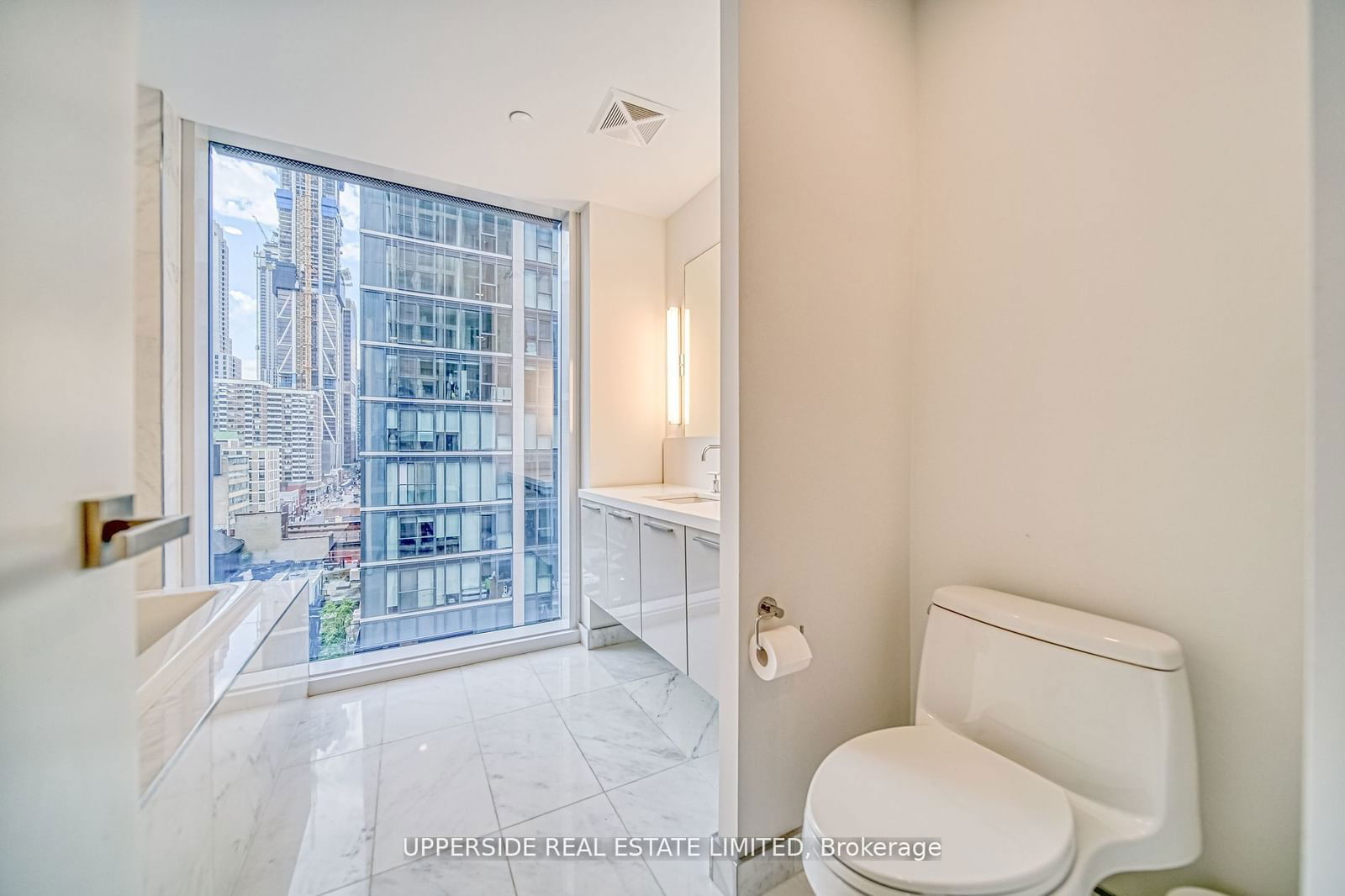 1 Gloucester St, unit 1016 for rent