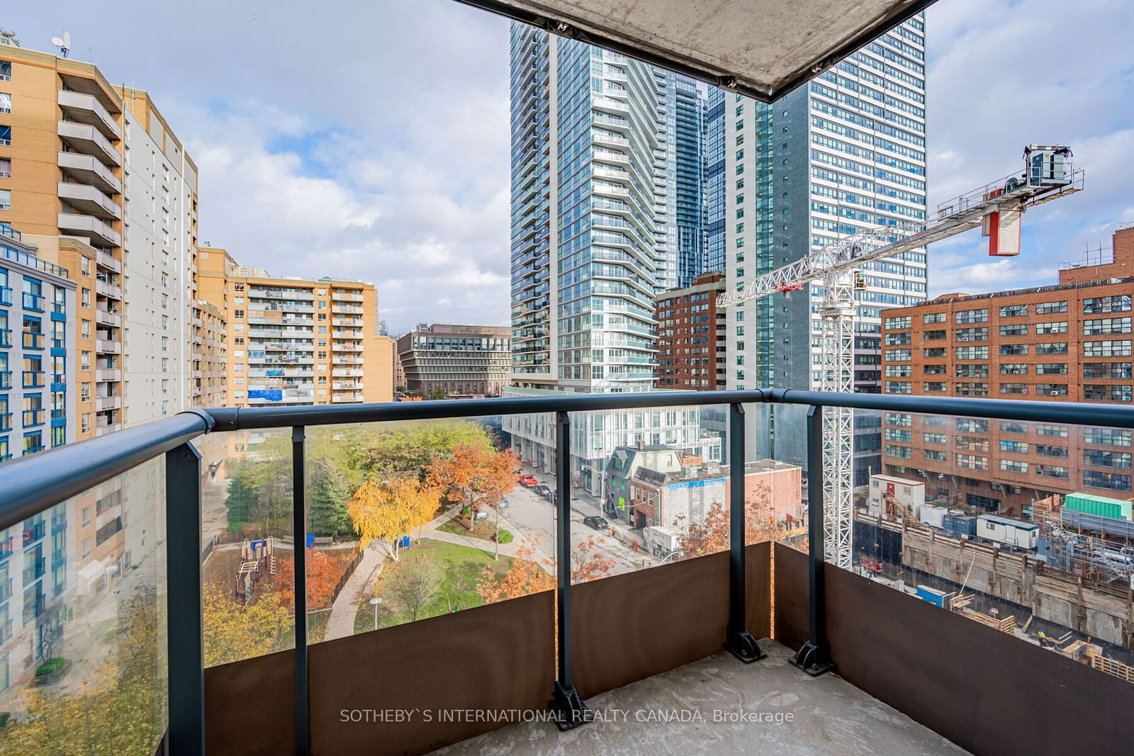 76 Shuter St, unit 802 for sale