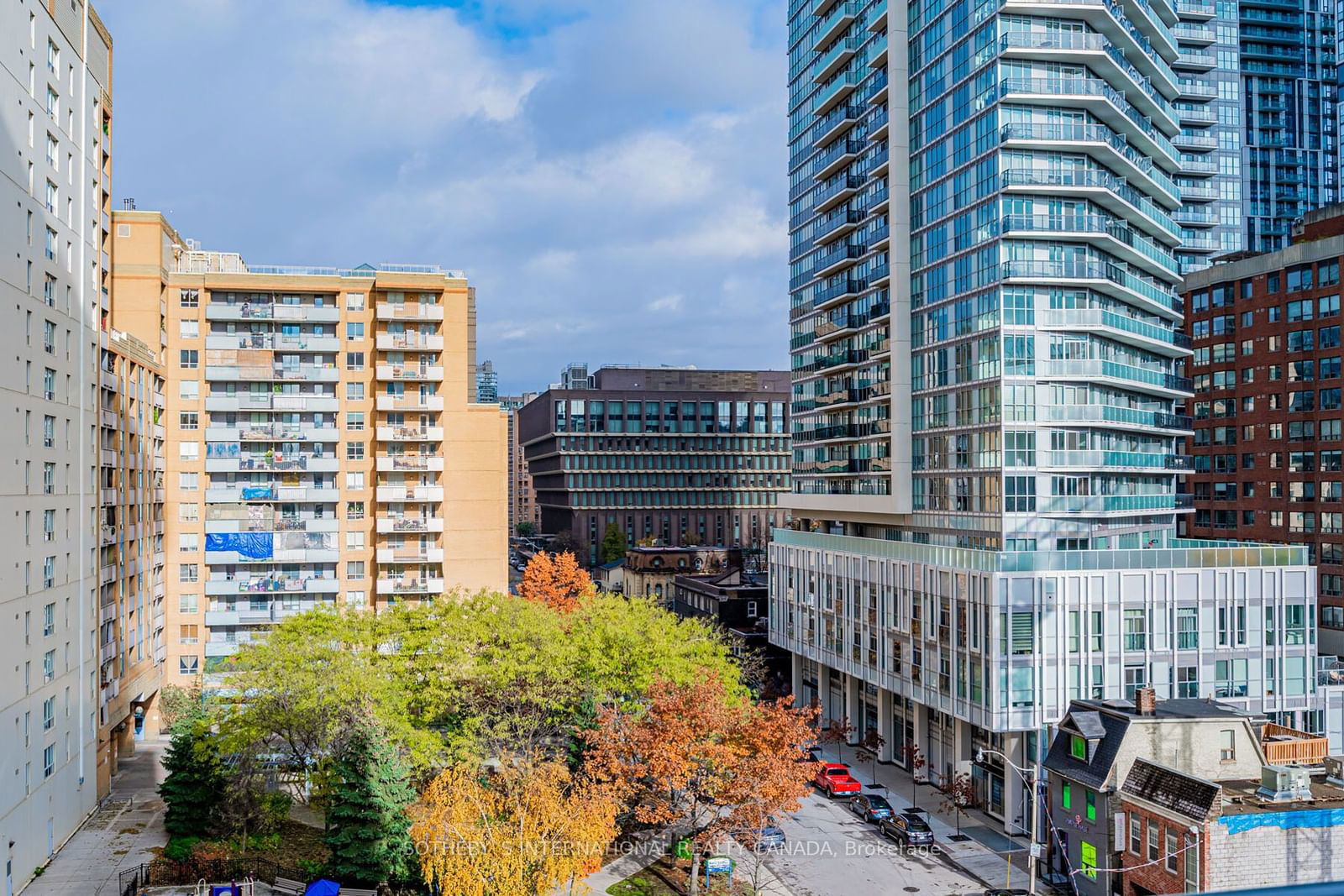 76 Shuter St, unit 802 for sale