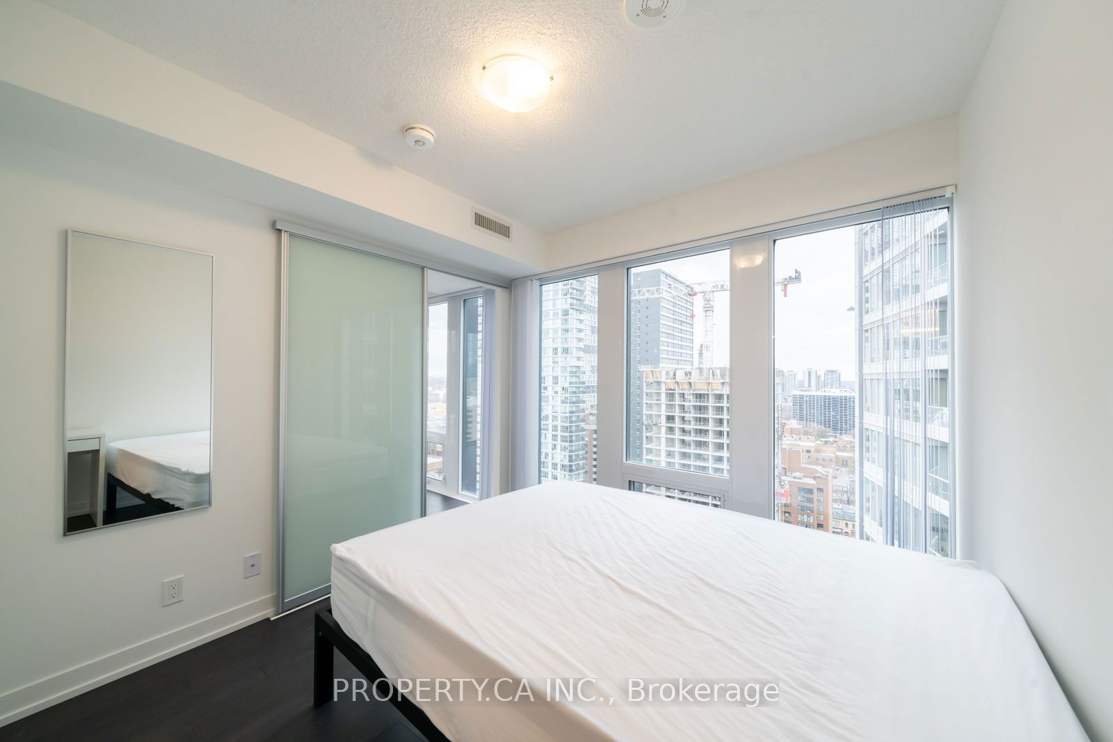 60 Shuter St, unit 2511 for rent