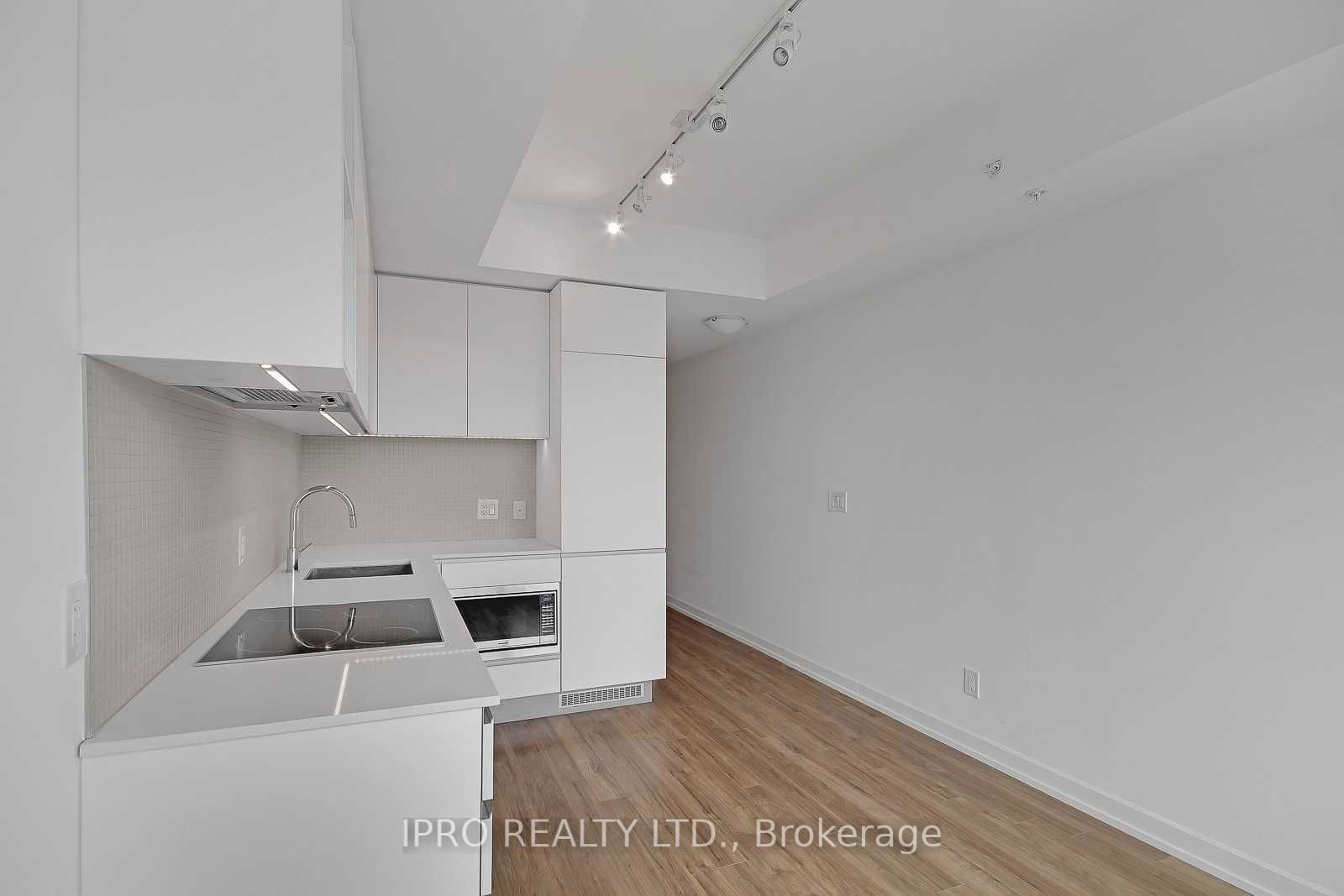 377 Madison Ave, unit 523 for rent