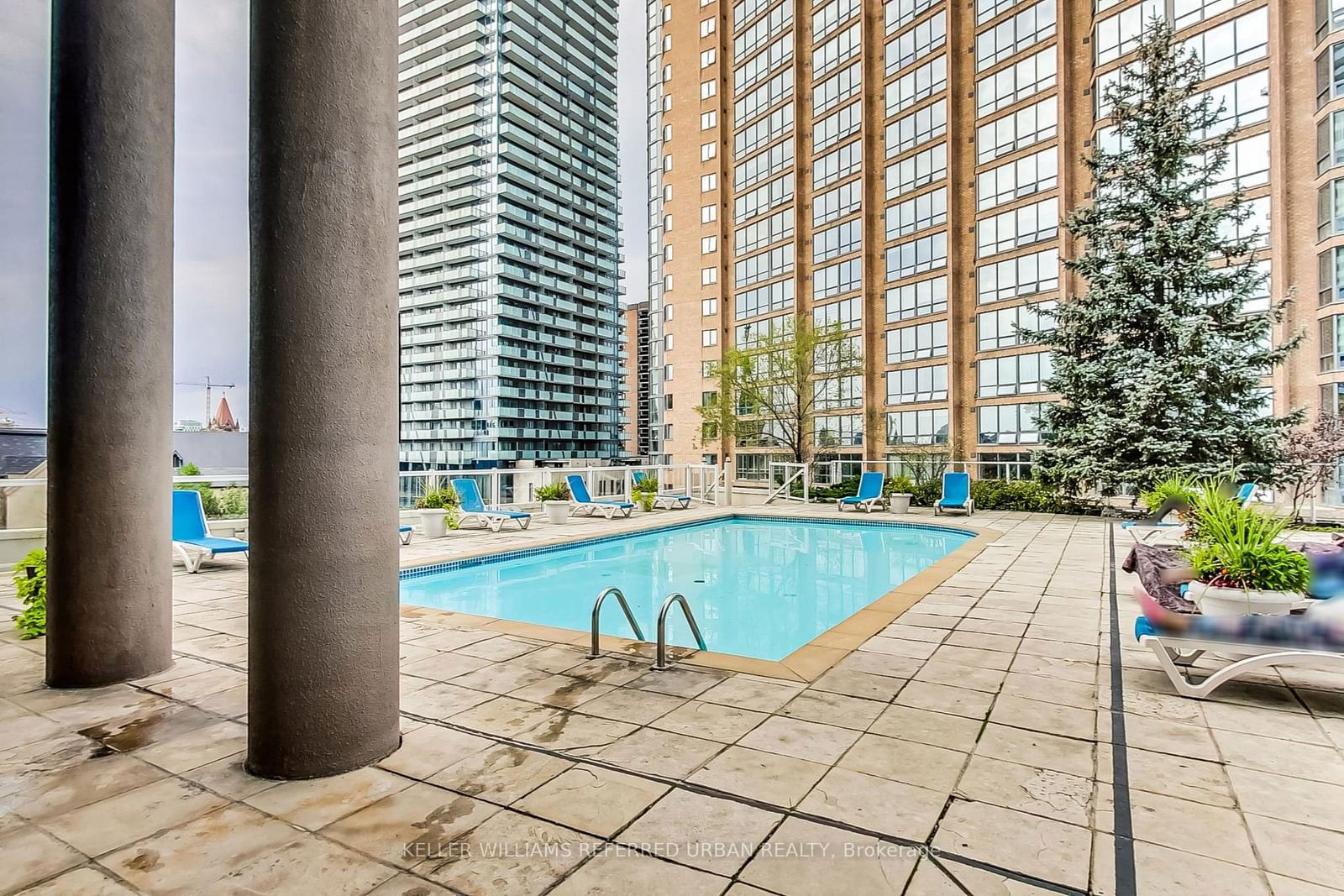 44 St Joseph St, unit 802 for sale