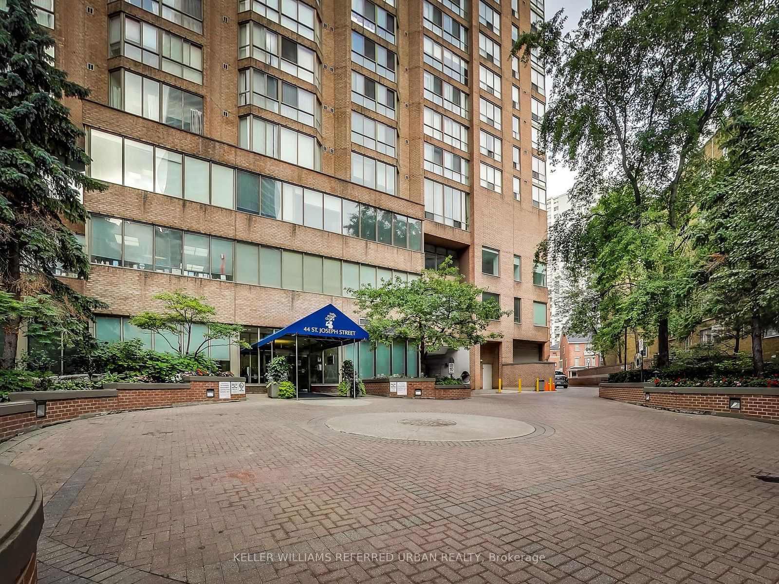 44 St Joseph St, unit 802 for sale