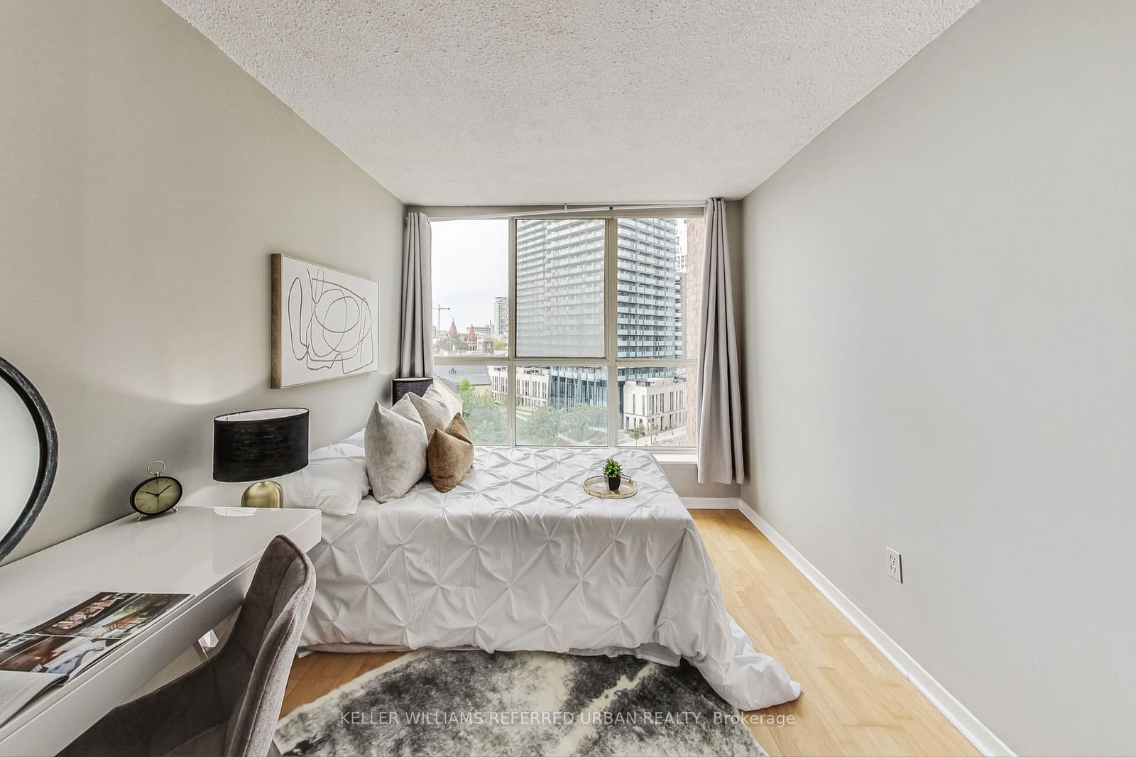 44 St Joseph St, unit 802 for sale