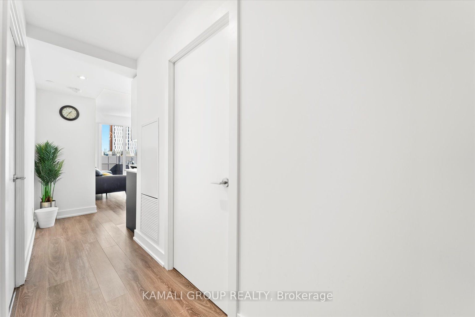 20 Edward St, unit 904 for sale